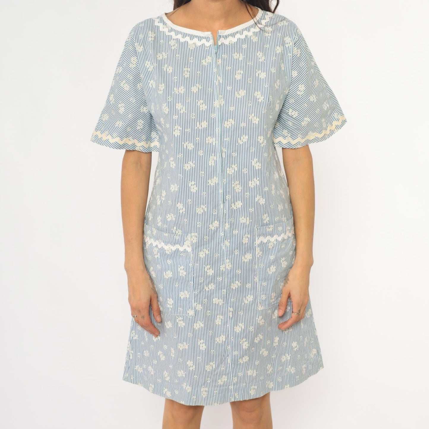 60s Blue White Striped Shift Dress Floral Embroidered Scalloped Trim Medium