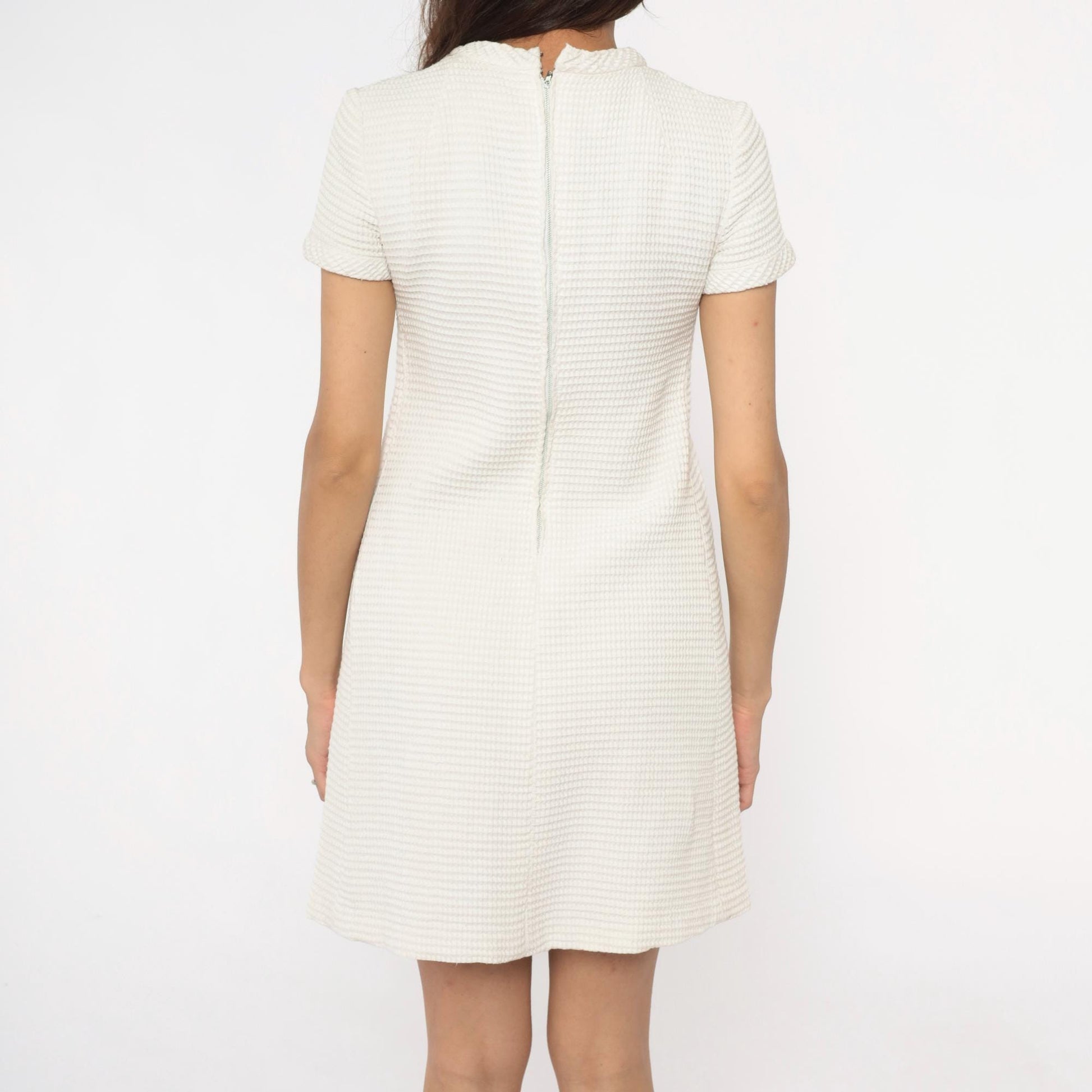 60s White Waffle Knit Shift Dress V-Neck Braided Trim Yellow Buttons Small