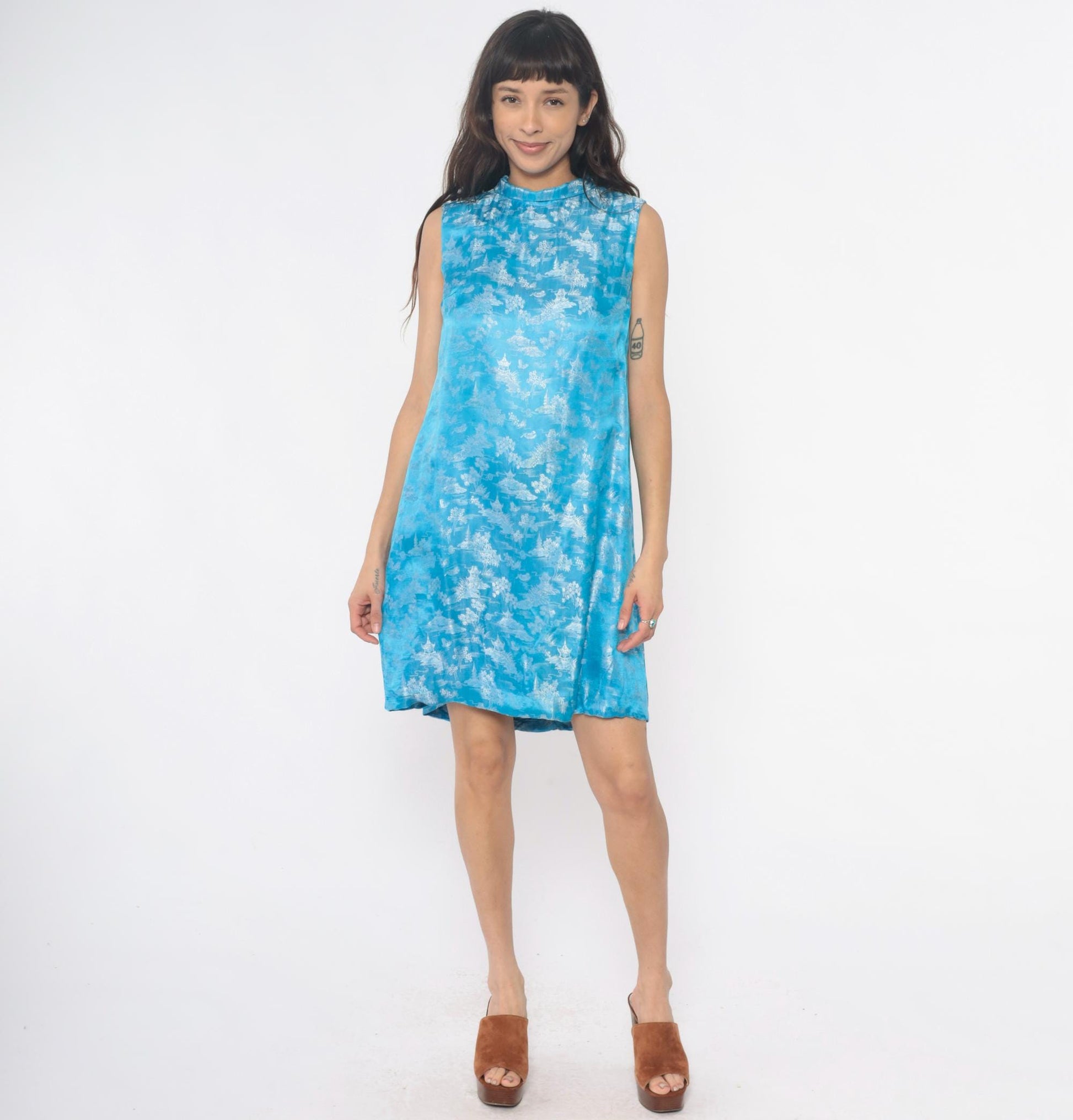 60s Asian Print Shift Dress Sky Blue Pagoda Scenic Mock Neck Sleeveless Small