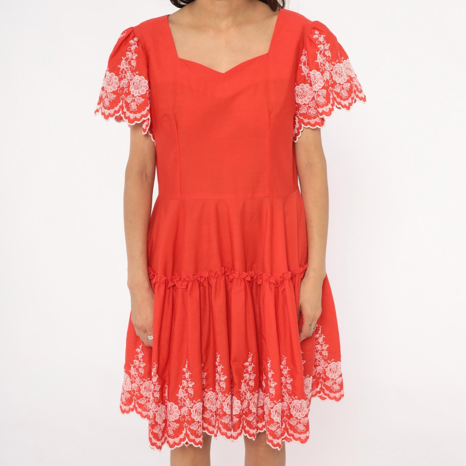 70s Coral Red Prairie Dress White Lace Sweetheart Neckline Tiered Skirt Medium M