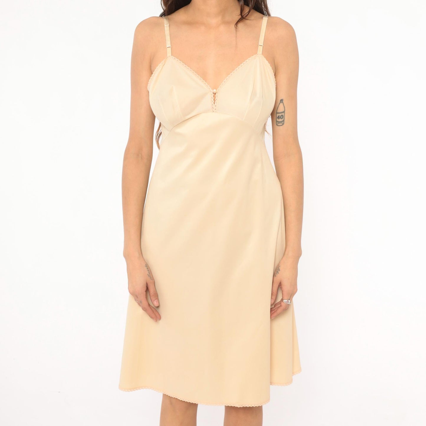 70s Vanity Fair Slip Dress Cream Nylon V-Neck Scalloped Lace Knee-Length Medium M