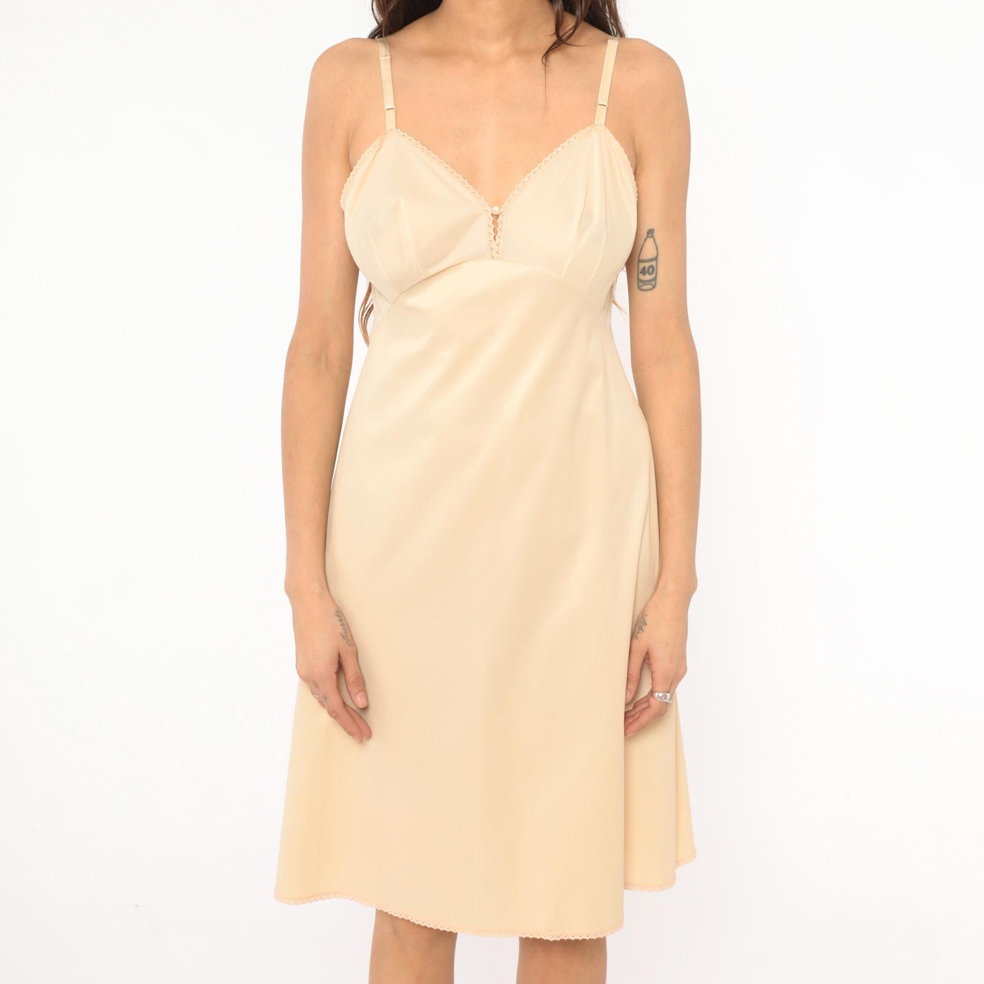 70s Vanity Fair Slip Dress Cream Nylon V-Neck Scalloped Lace Knee-Length Medium M