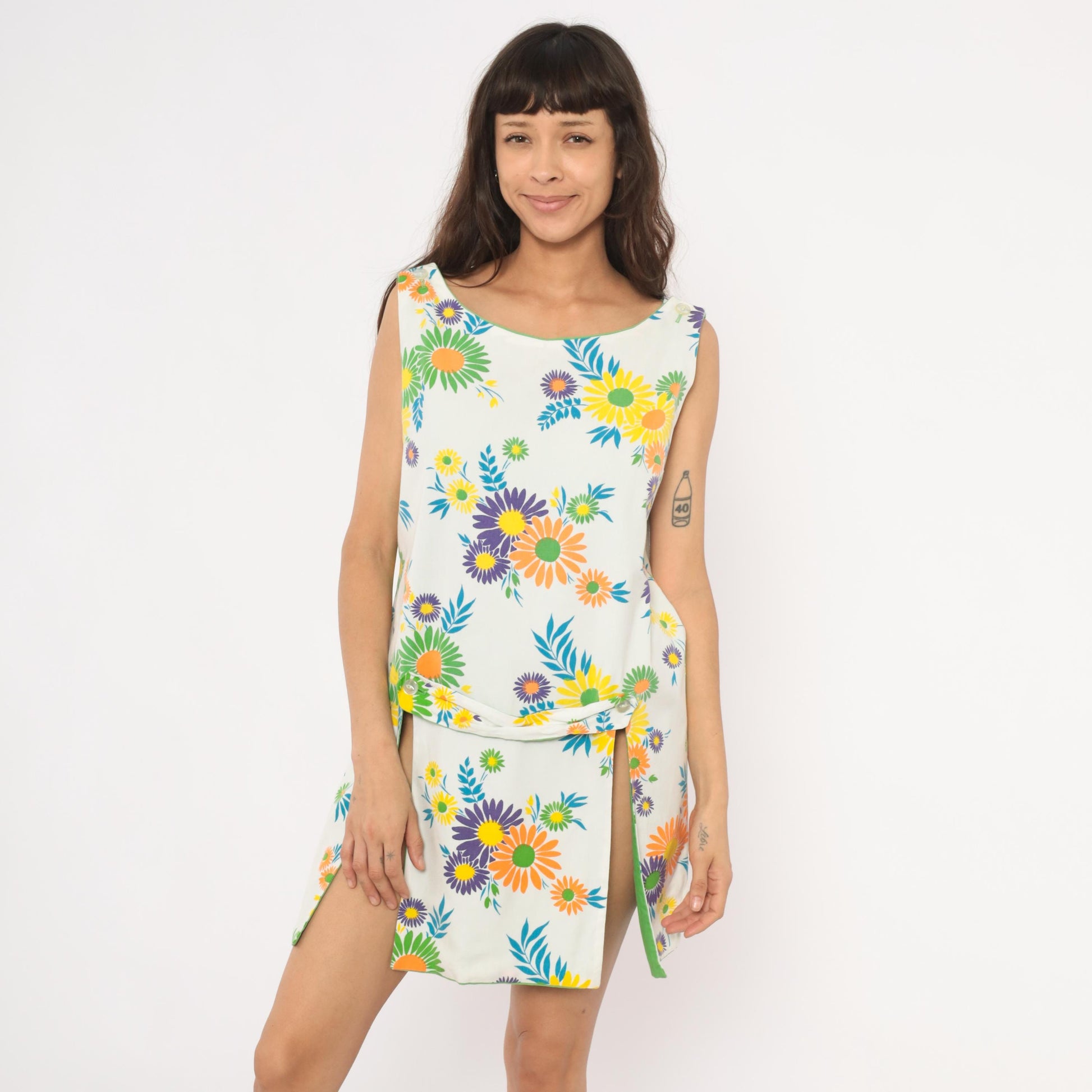 70s Daisy Print Sleeveless Shift Dress White Floral Mini Scoop Neck Small