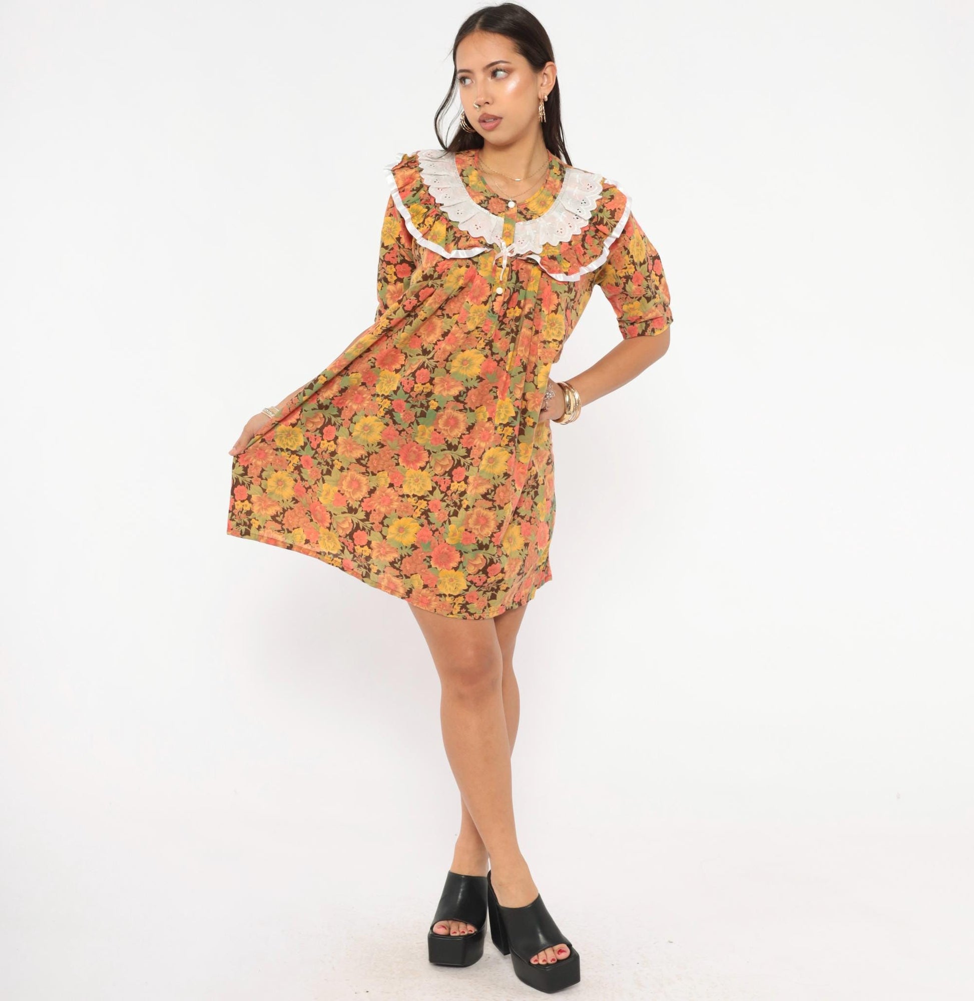 70s Floral Cotton Shift Dress Eyelet Lace Collar Brown Garden Print Mini Medium M