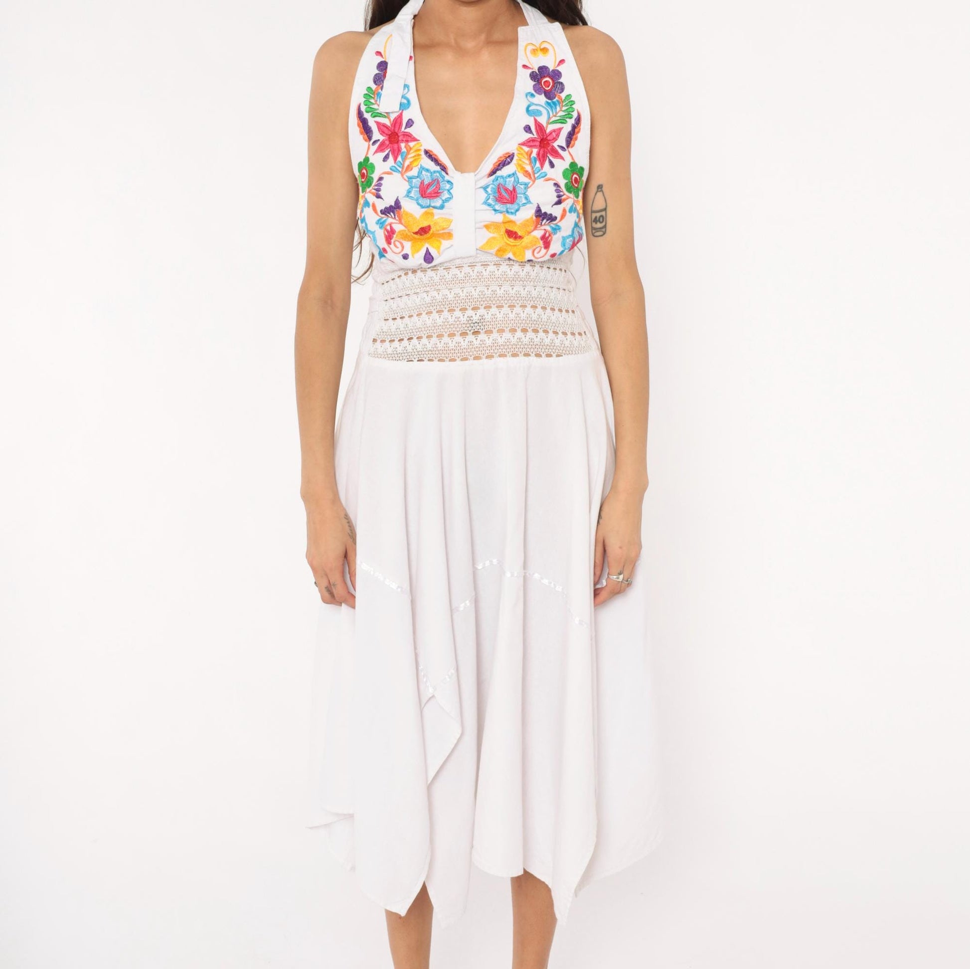 90s White Cotton Halter Dress Floral Embroidery Handkerchief Hem Midi Medium M