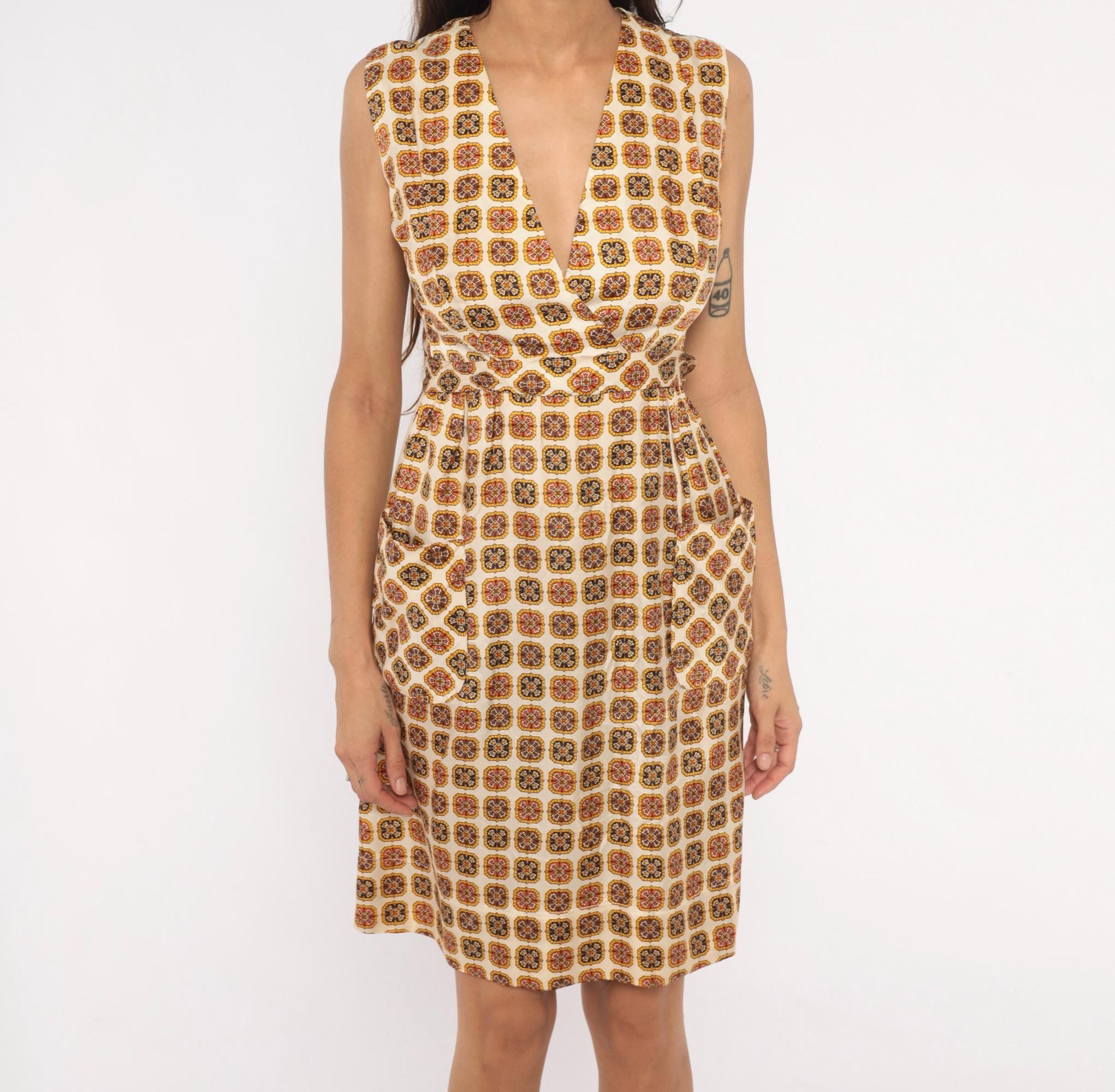 60s Medallion Tile Print Mini Dress Cream Mustard Brown Fitted Waist Small