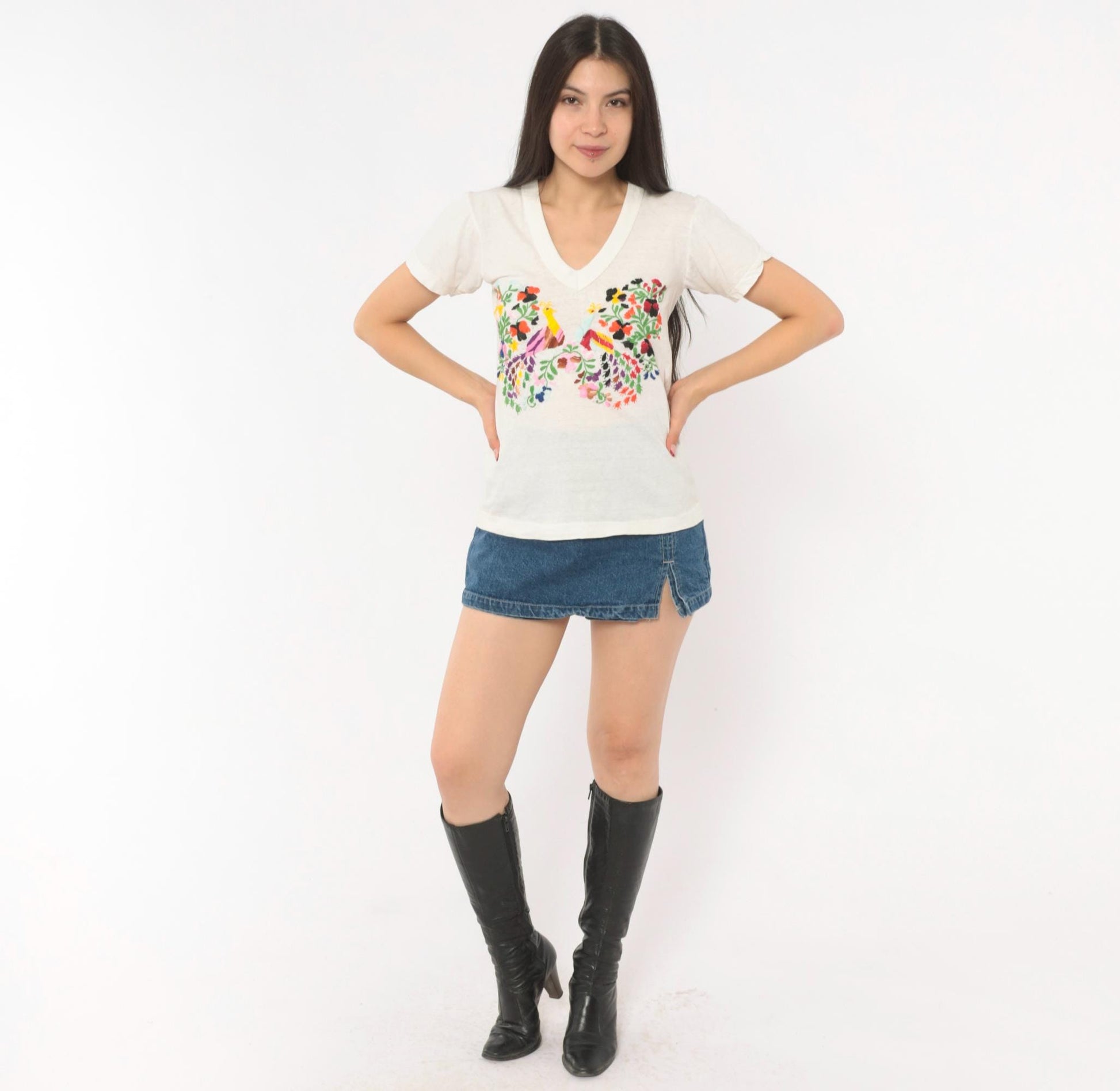 80s Embroidered Peacock Floral V-Neck Tee Cream Cotton Folk Art Small S