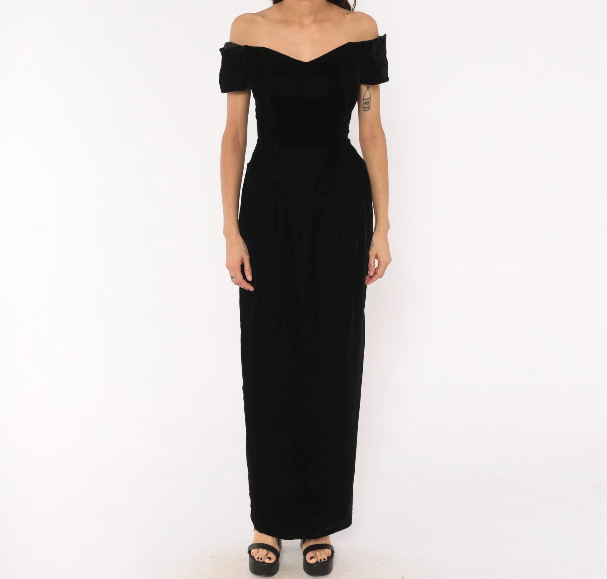 90s Black Velvet Maxi Gown Off-Shoulder Sweetheart Neckline Small S