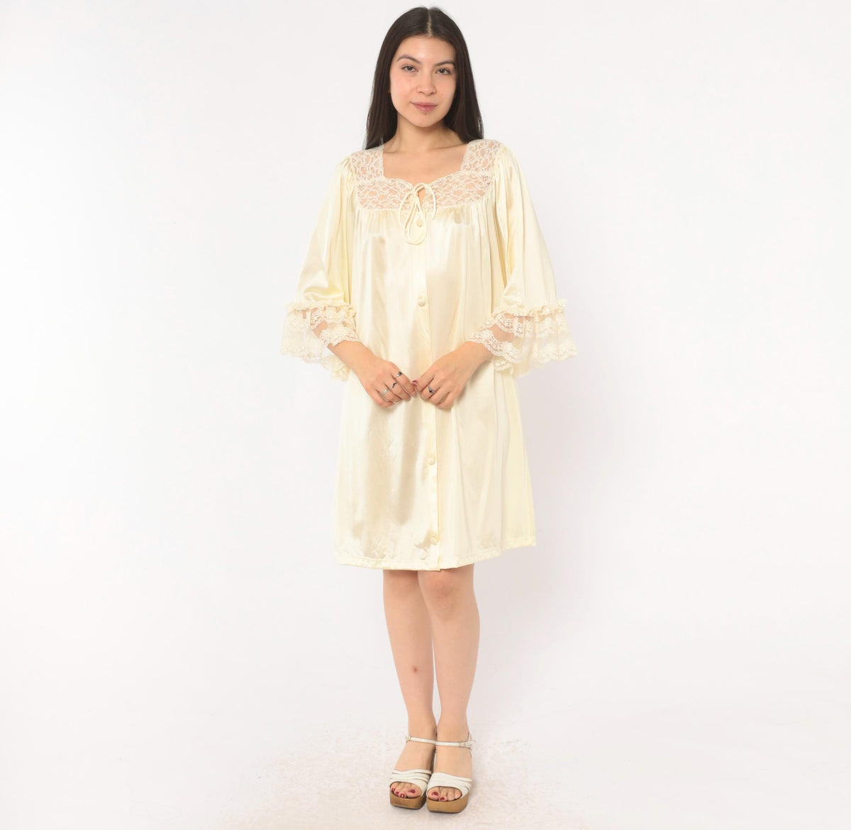 80s Vanity Fair Cream Lace Robe Bell Sleeve Button Front Small