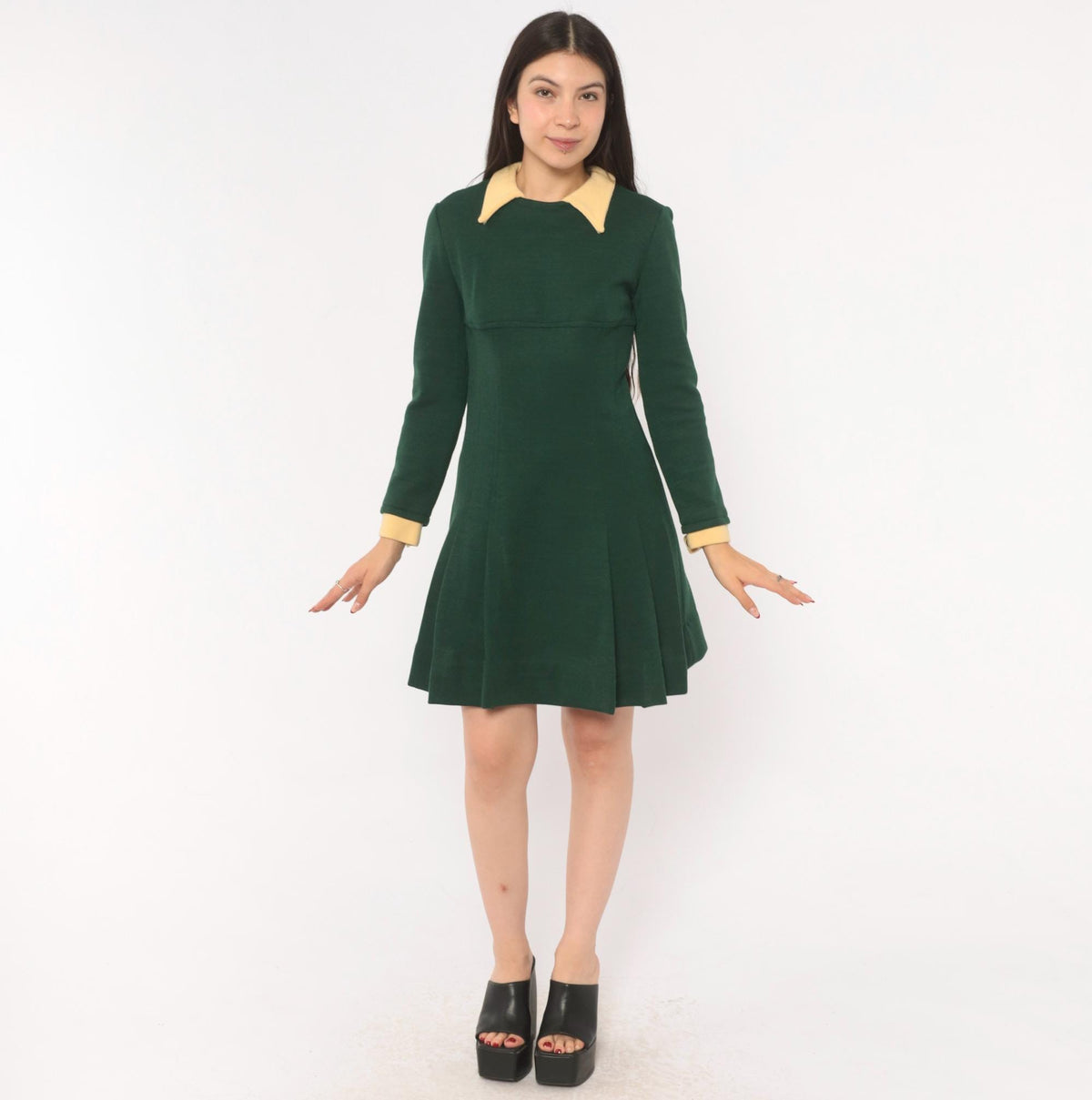 1960s Mod Mini Dress Olive Wool Pointed Collar Cream Long Sleeve Small