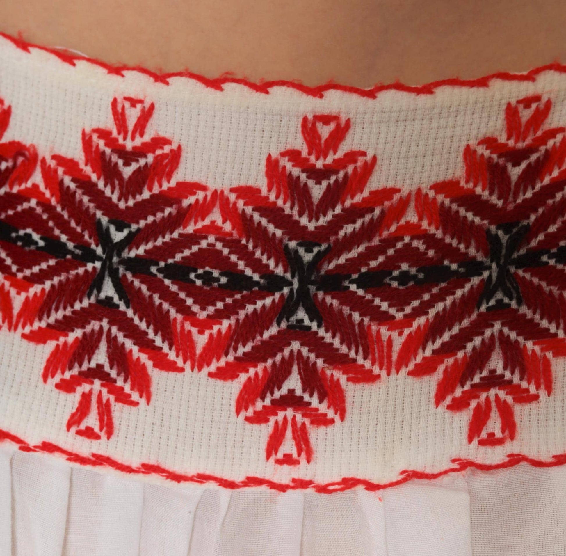 90s White Peasant Blouse Embroidered Red Cross Stitch Square Neck Puff Sleeve Medium