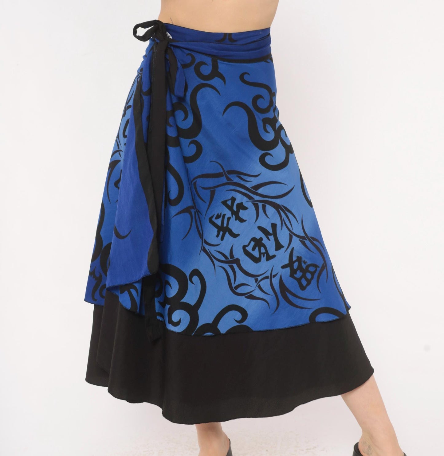 2000s Tribal Flame Print Wrap Skirt Blue Black Midi A-Line Small