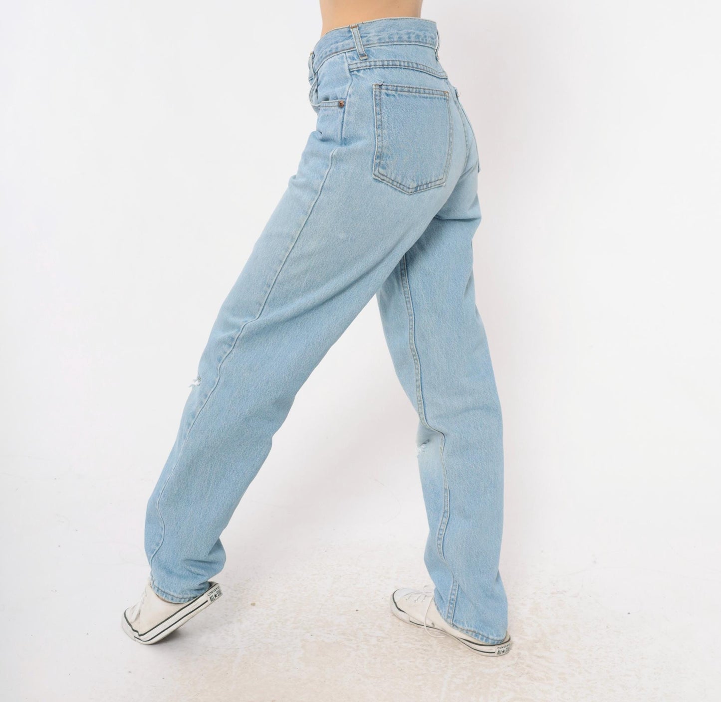 90s Classic Style High Waist Straight Leg Jeans Light Wash Distressed Knee Small