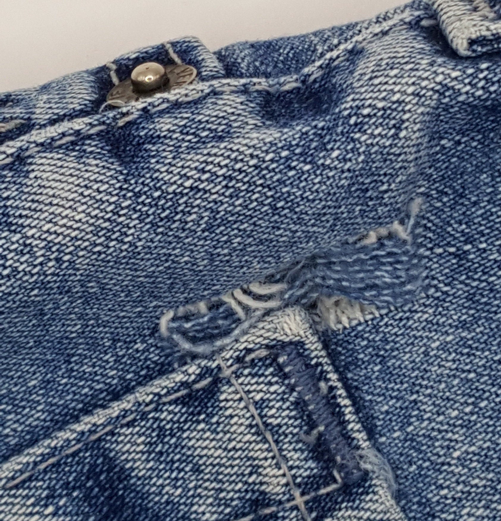 Y2K Silver Jeans Blue Denim Shorts Mid Rise Small 27