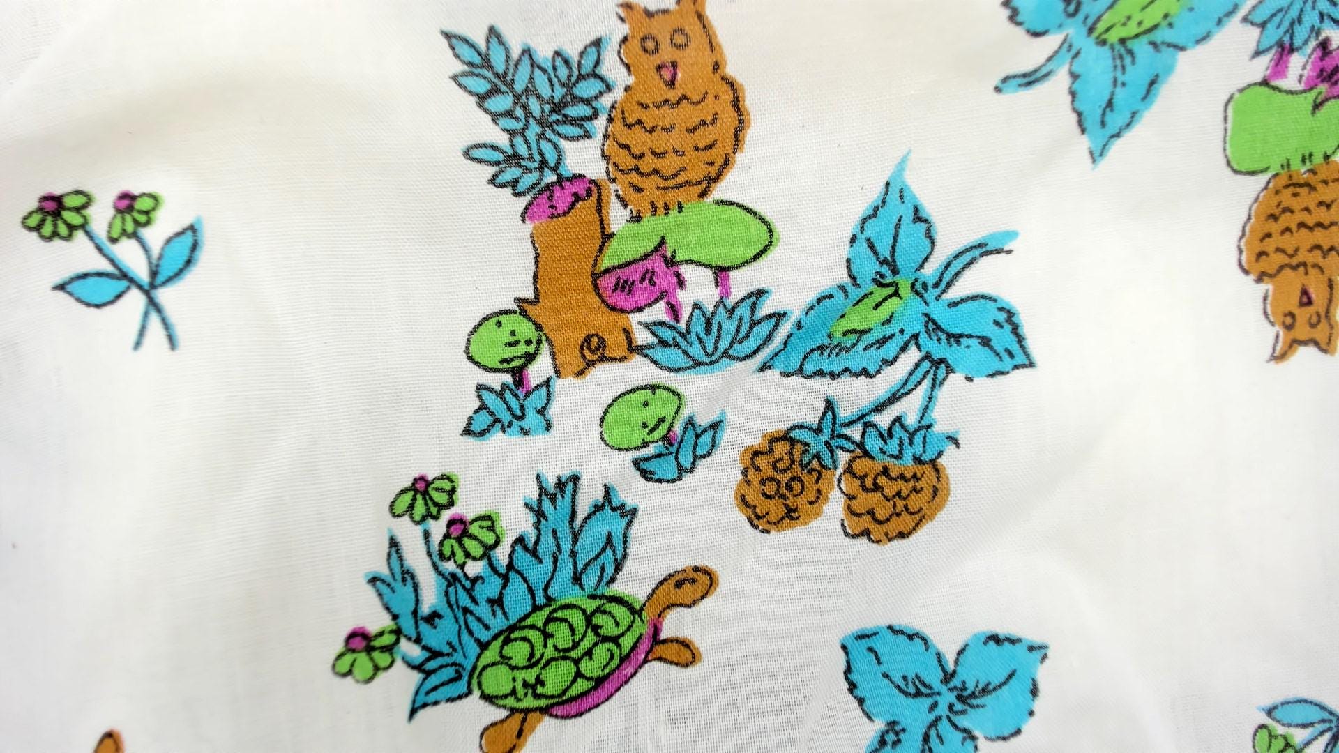 70s Animal Print Button Down Shirt Owl Turtle White Cotton Small S