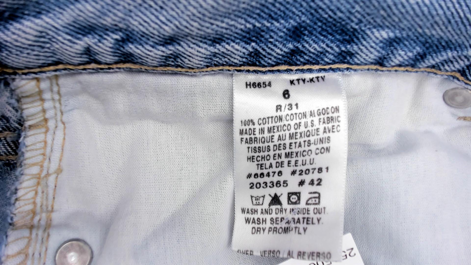 Tommy Hilfiger Y2K Light Wash Straight Leg Jeans Mid Rise Medium M