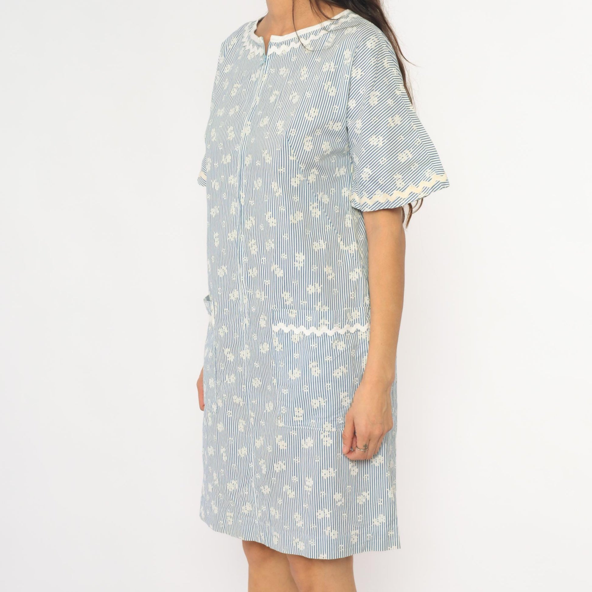 60s Blue White Striped Shift Dress Floral Embroidered Scalloped Trim Medium
