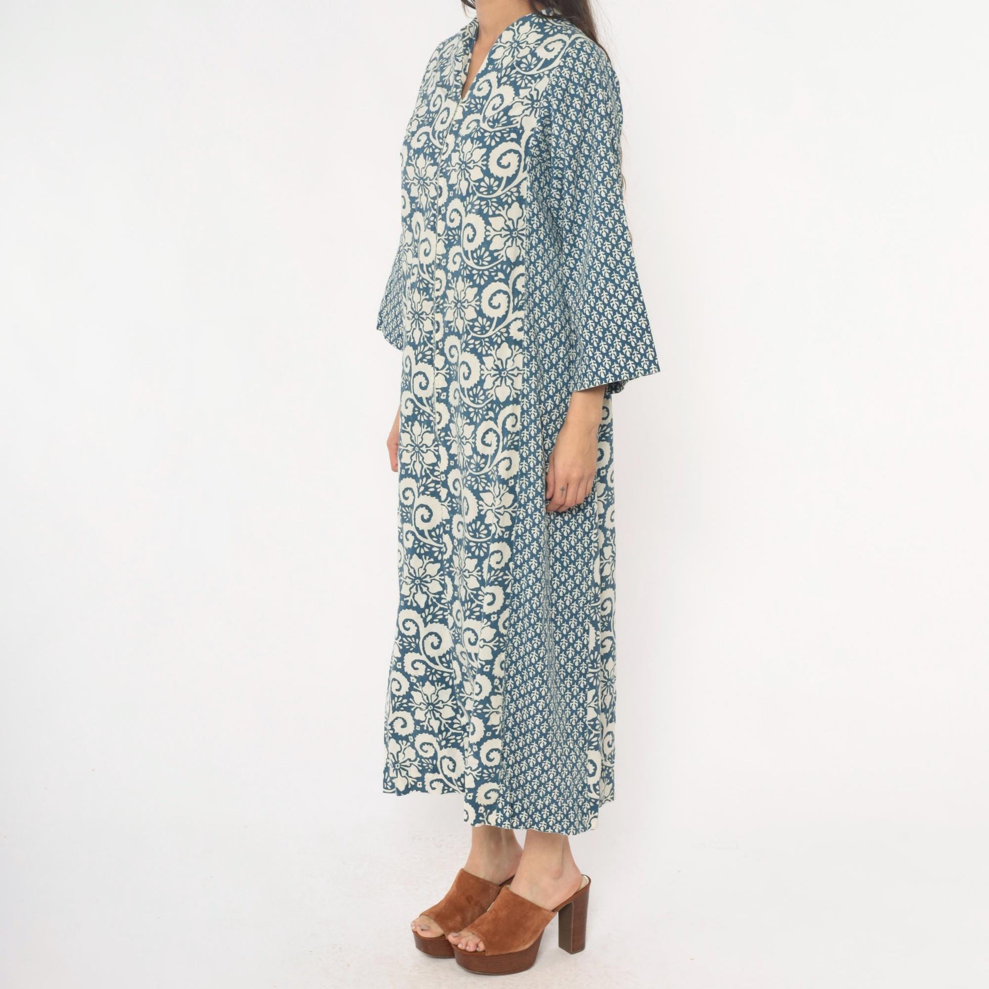 70s Blue Floral Maxi Dress Cotton Kaftan V-Neck Button Front Small