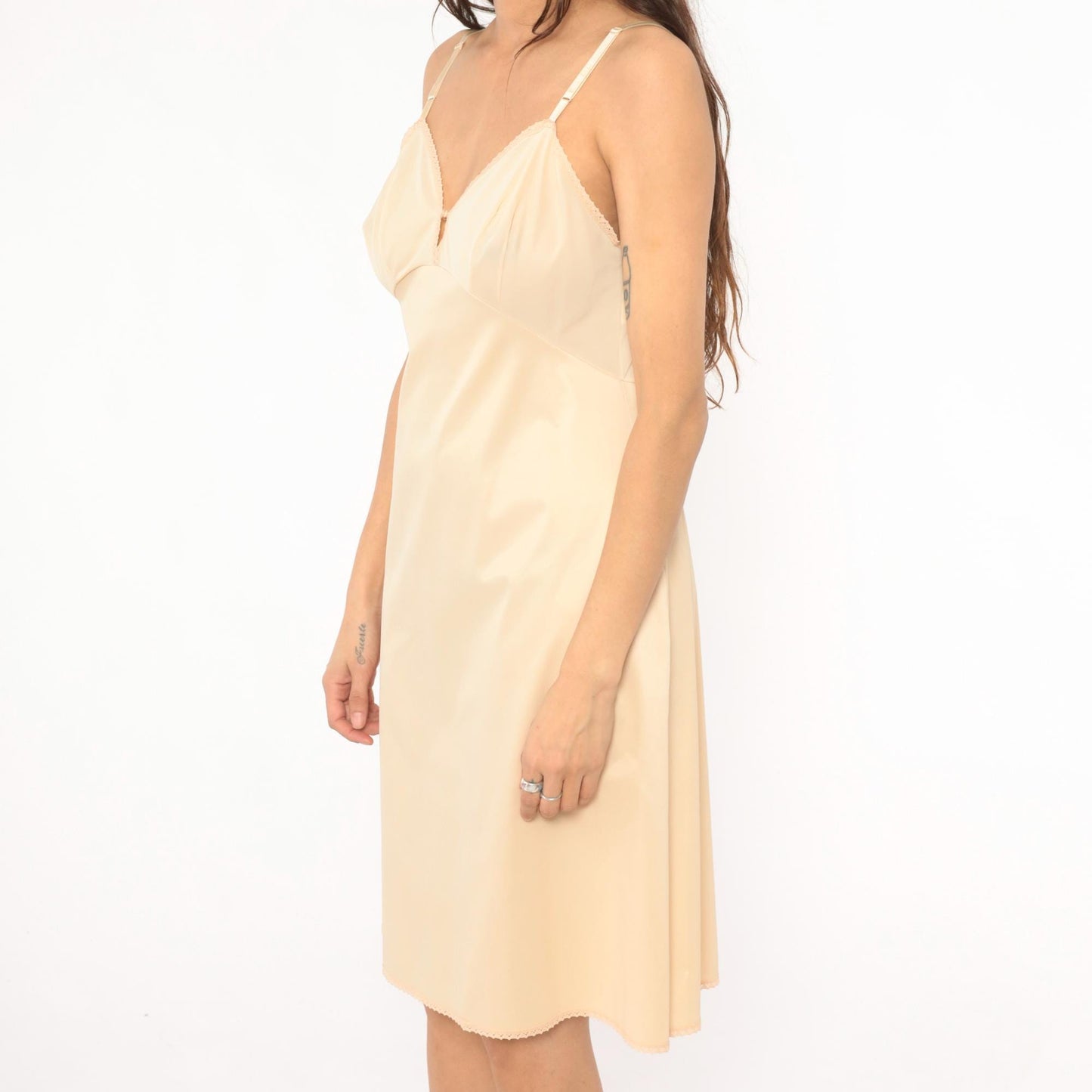 70s Vanity Fair Slip Dress Cream Nylon V-Neck Scalloped Lace Knee-Length Medium M