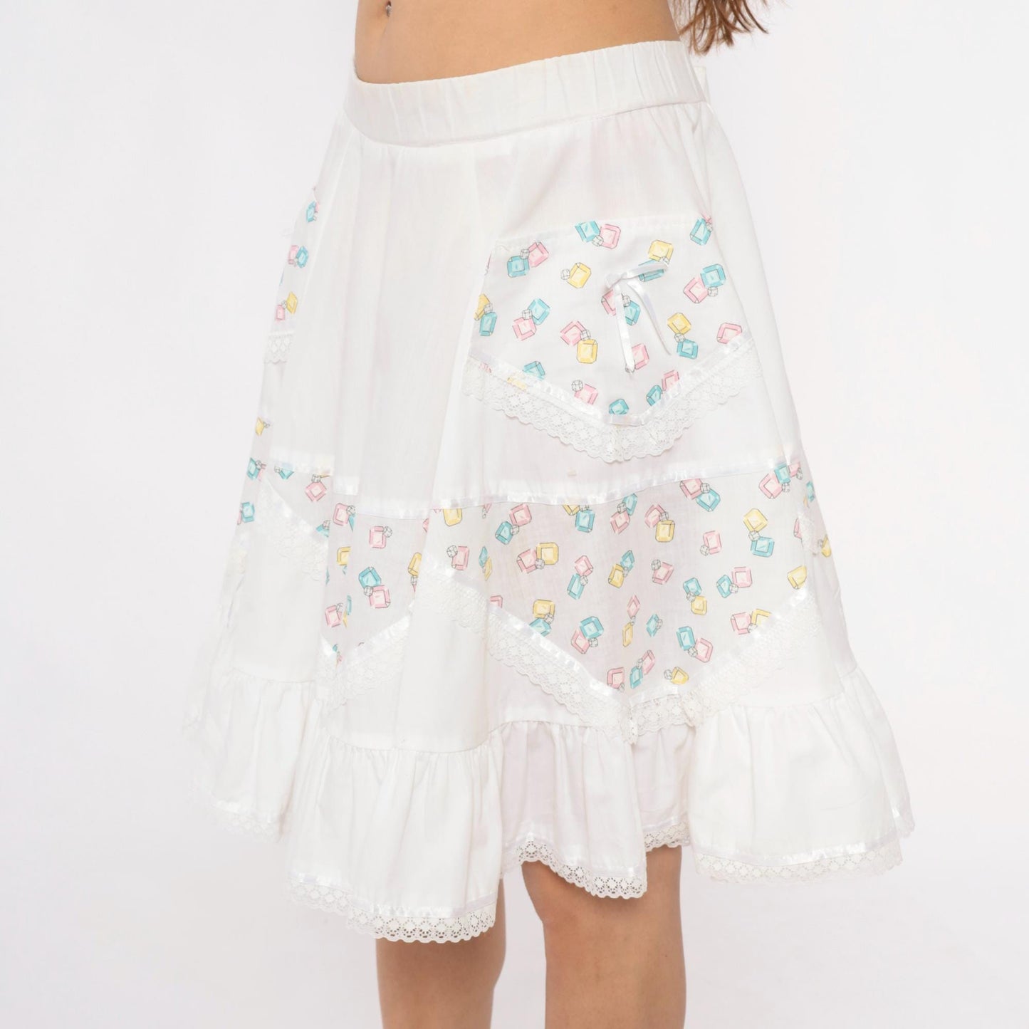 80s Fashions by Bettye White Tiered Mini Skirt Pastel Geometric Lace Trim Medium