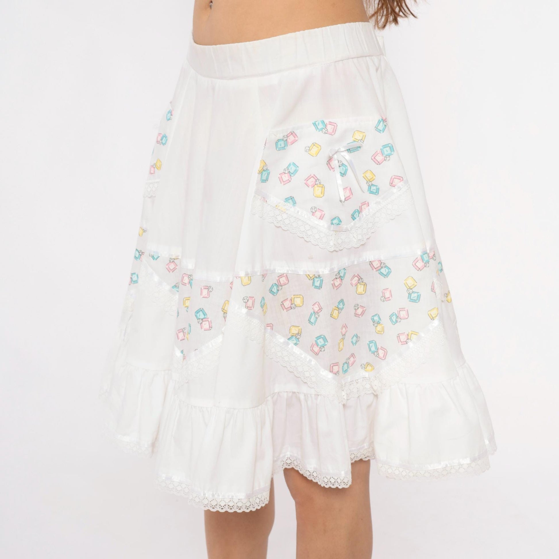 80s Fashions by Bettye White Tiered Mini Skirt Pastel Geometric Lace Trim Medium