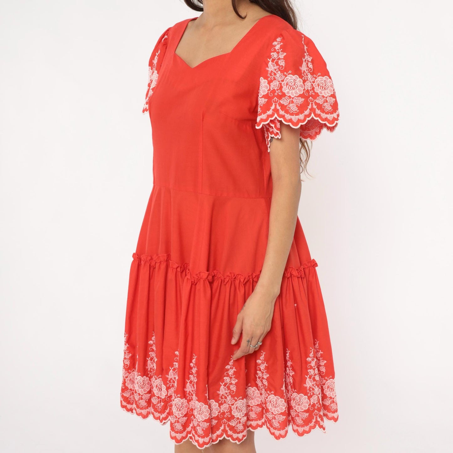 70s Coral Red Prairie Dress White Lace Sweetheart Neckline Tiered Skirt Medium M