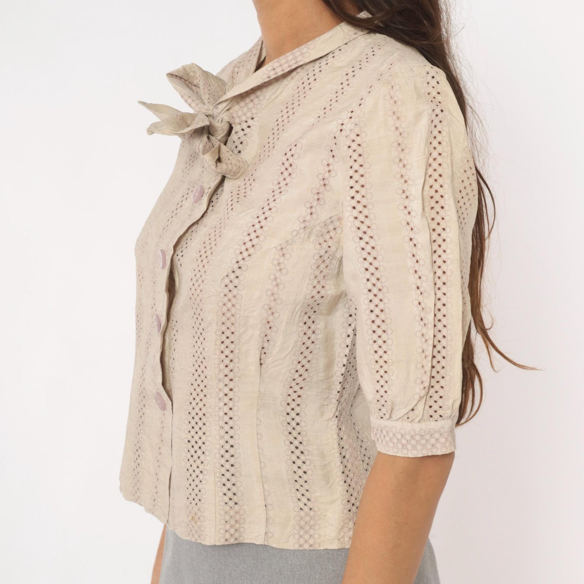 70s Cream Eyelet Blouse Puff Sleeve Bow Collar Button Front Small