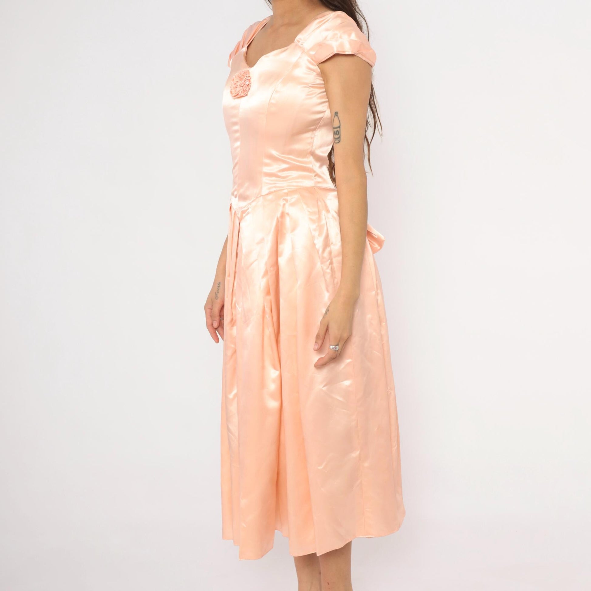 60s Peach Satin Gown Sweetheart Neckline Cap Sleeve Rosette Bow Tea Length Medium M