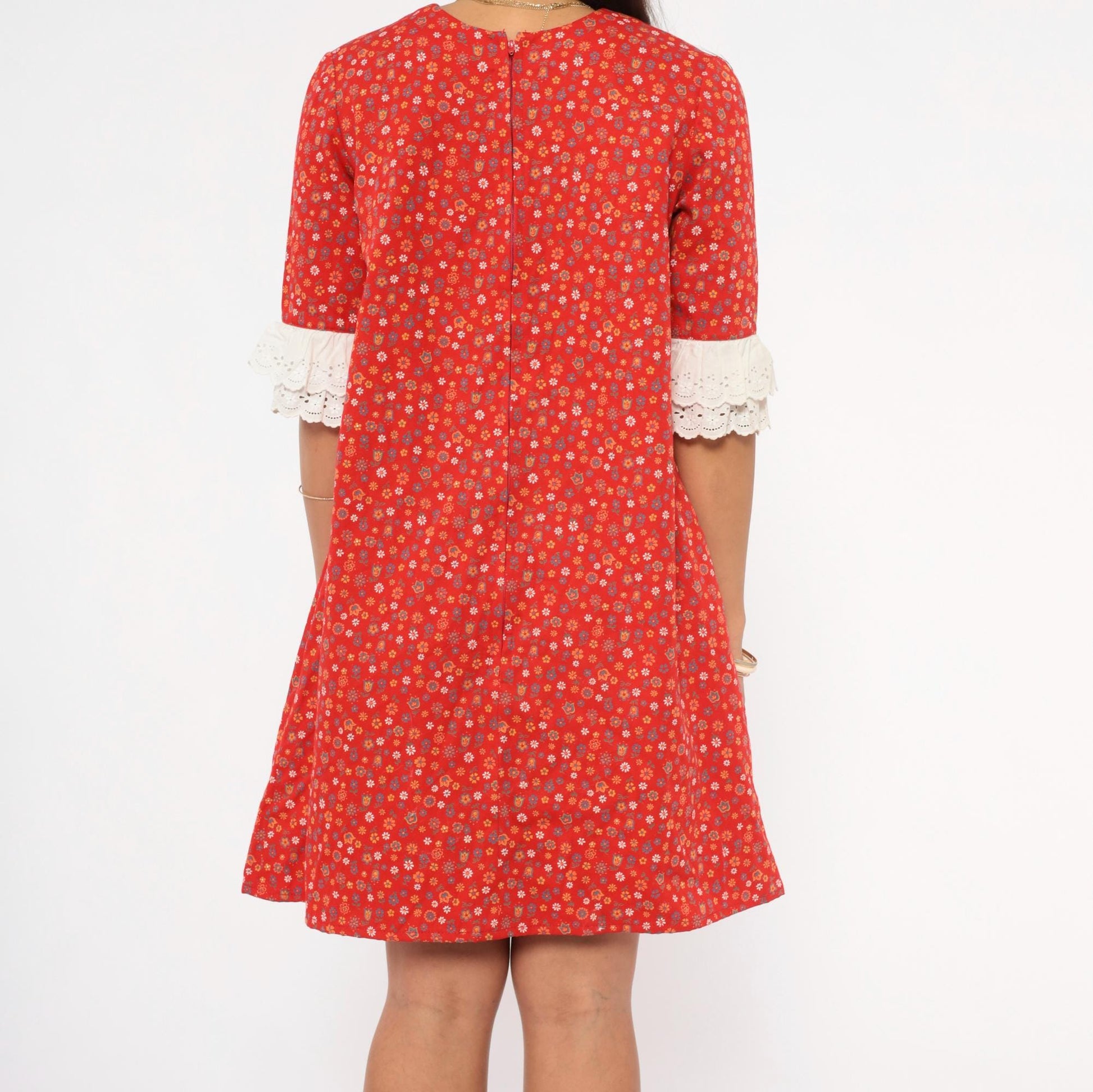 60s Red Ditsy Floral Cotton Shift Dress Eyelet Lace Cuff Knee-Length Small