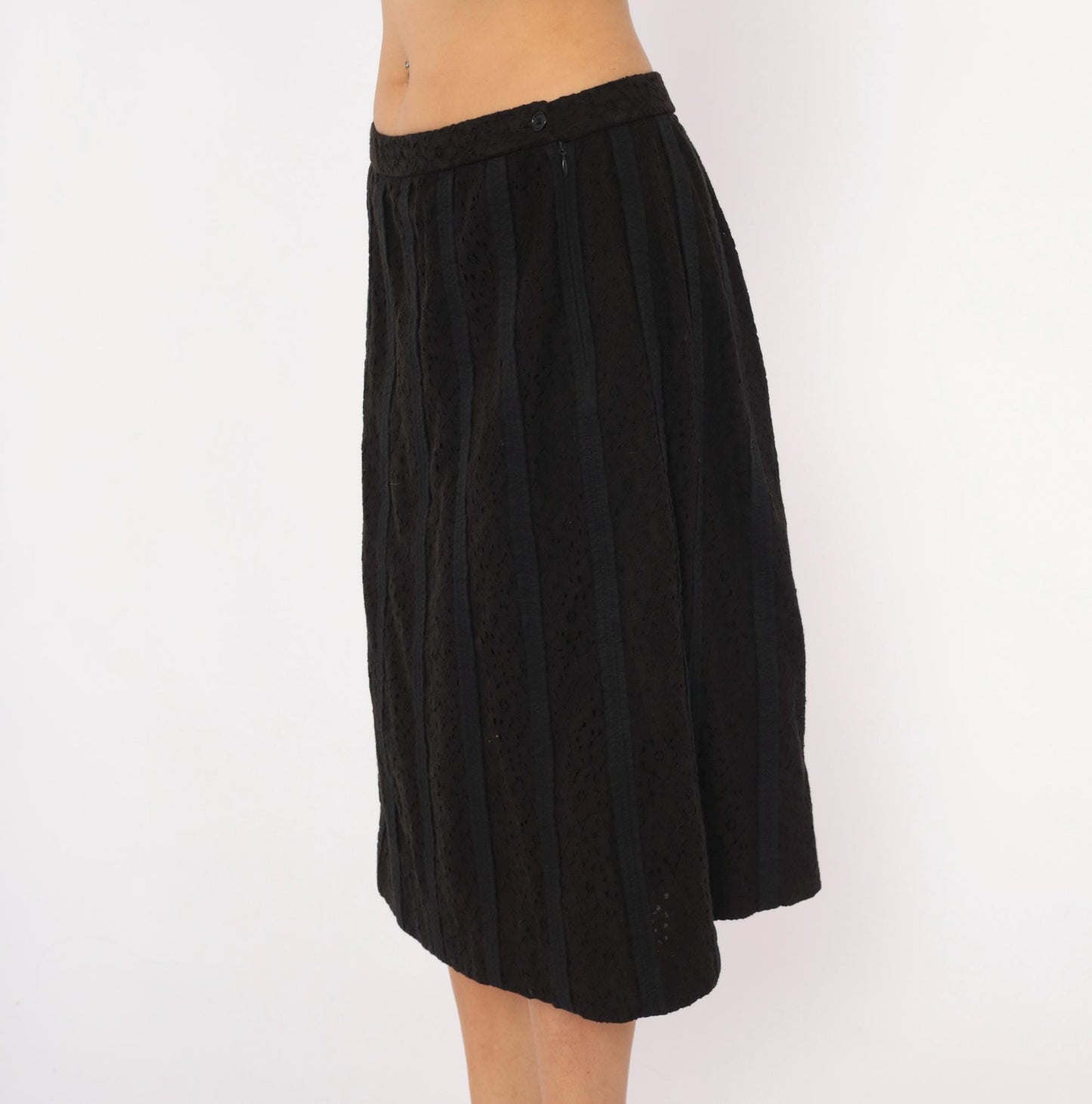 2000s Susan Graver Black Eyelet Knit A-Line Skirt Knee-Length Medium M