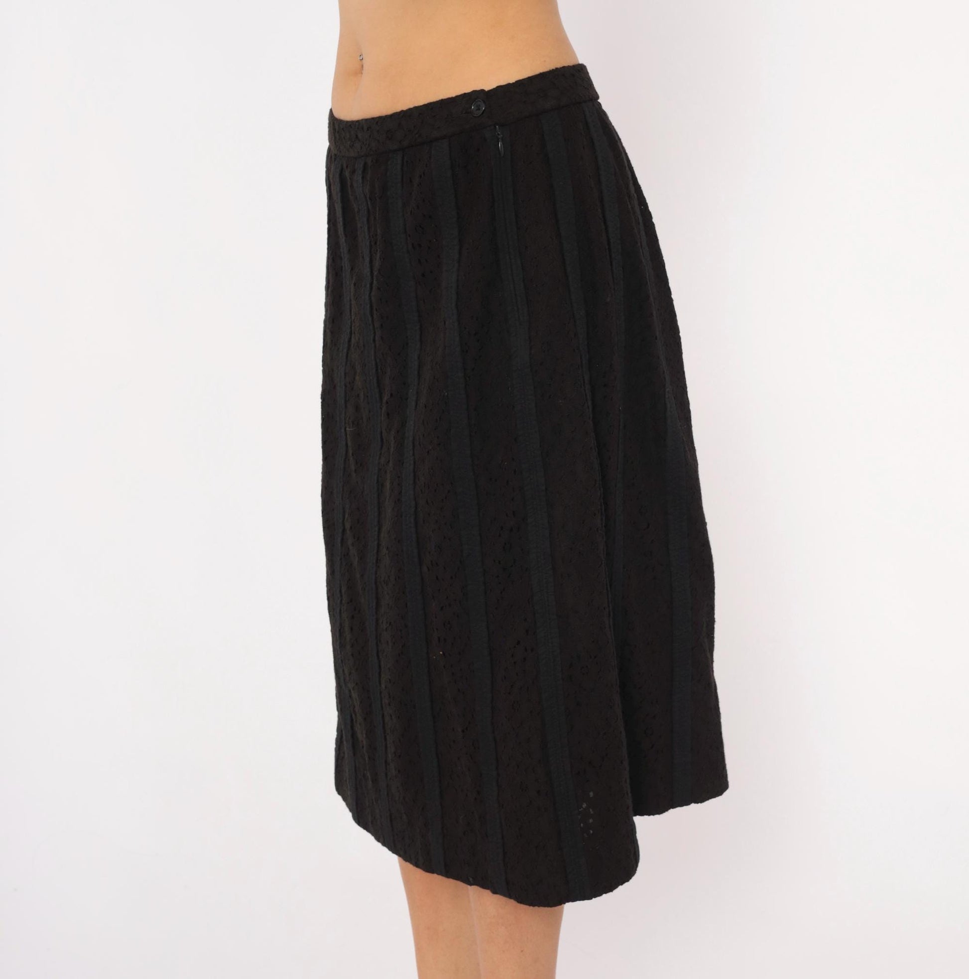2000s Susan Graver Black Eyelet Knit A-Line Skirt Knee-Length Medium M