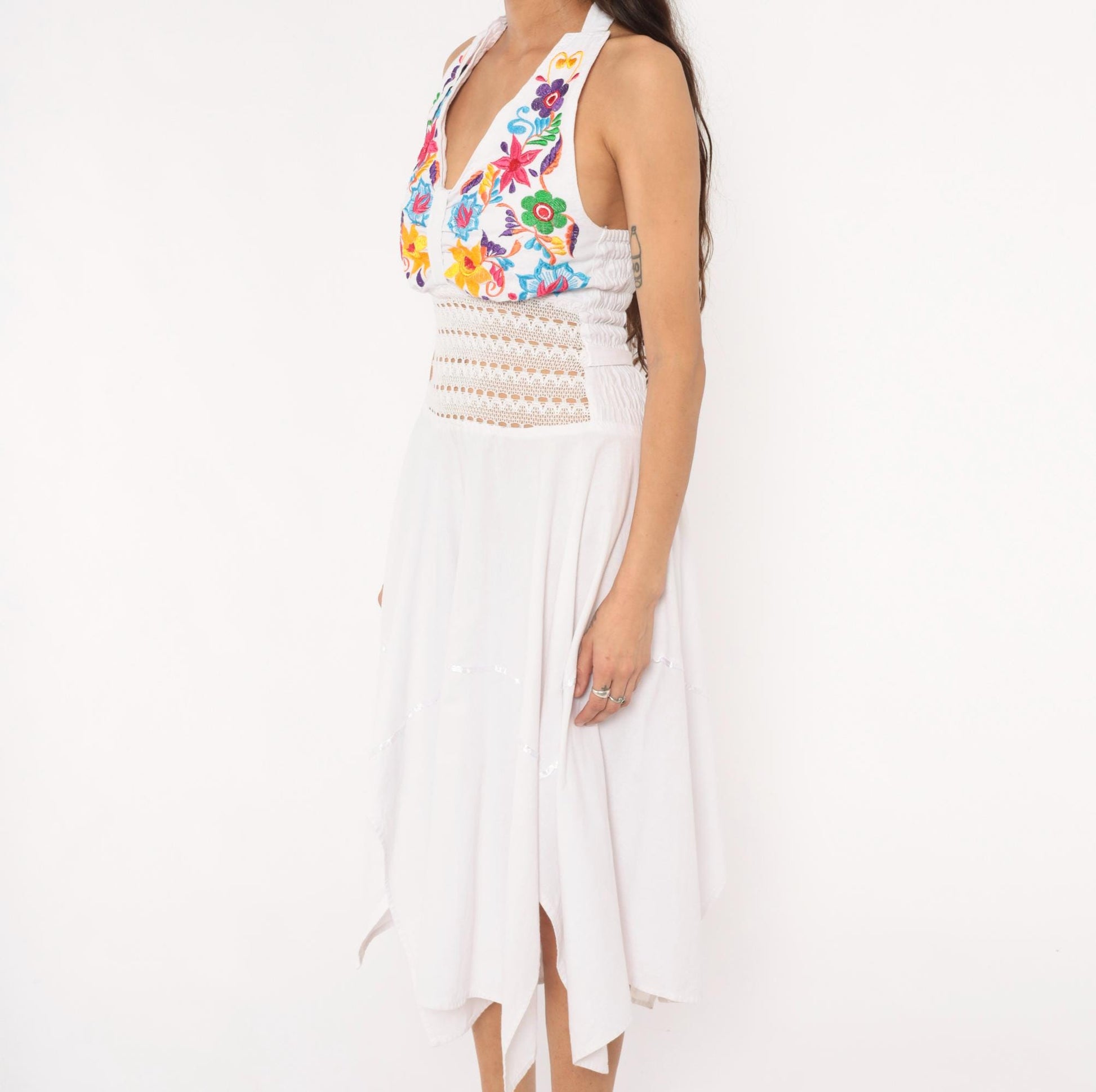 90s White Cotton Halter Dress Floral Embroidery Handkerchief Hem Midi Medium M
