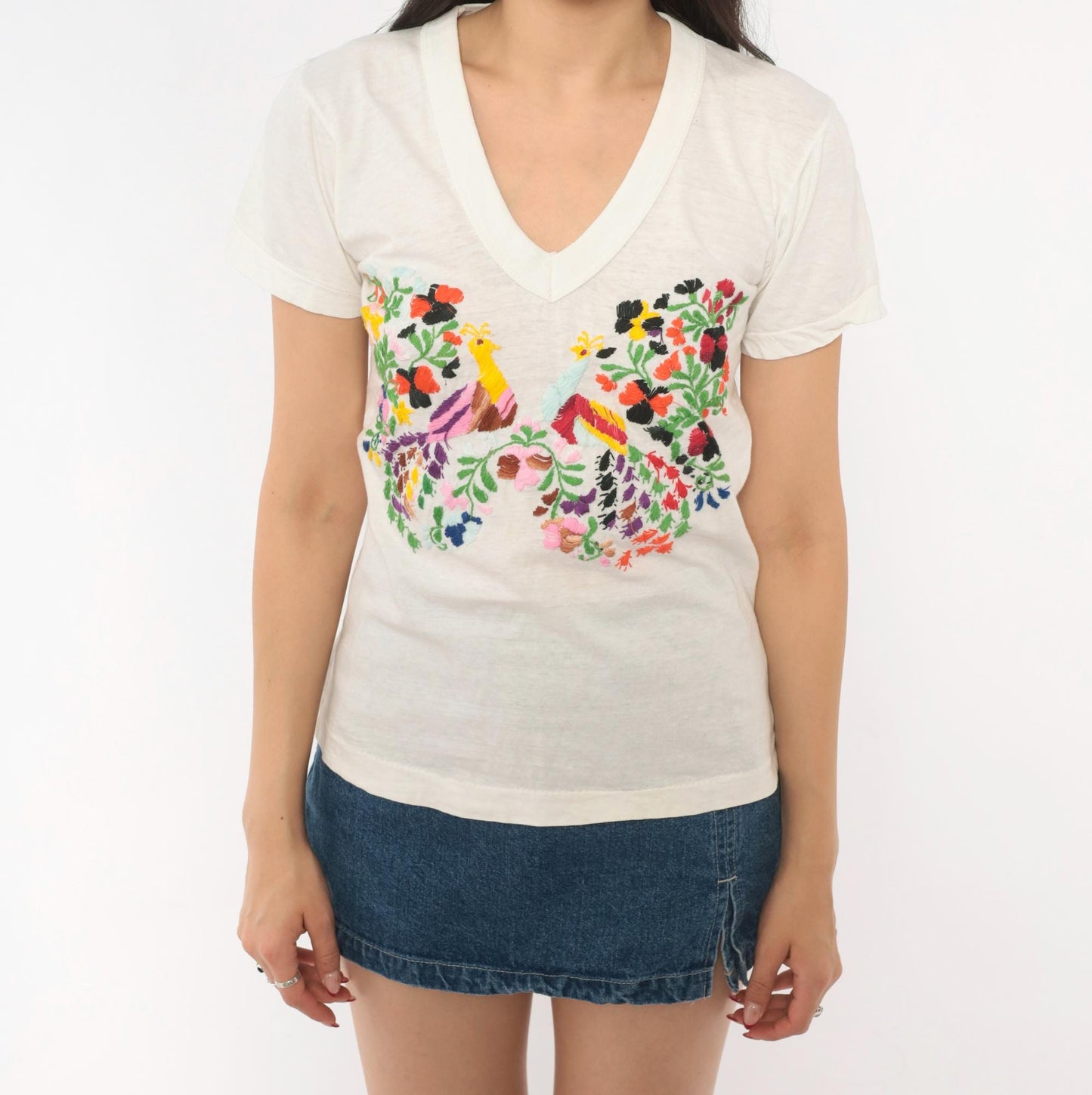 80s Embroidered Peacock Floral V-Neck Tee Cream Cotton Folk Art Small S