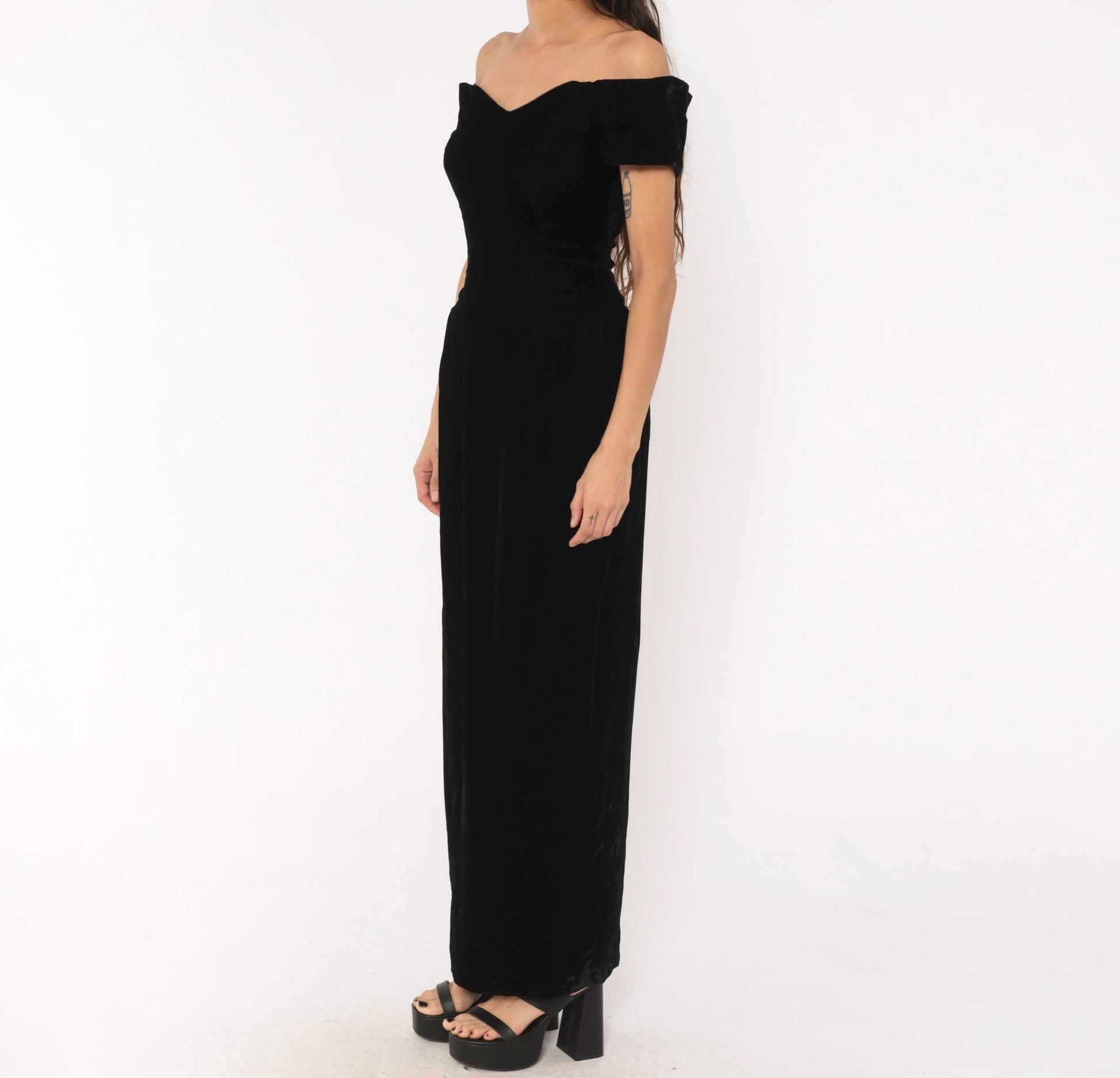 90s Black Velvet Maxi Gown Off-Shoulder Sweetheart Neckline Small S