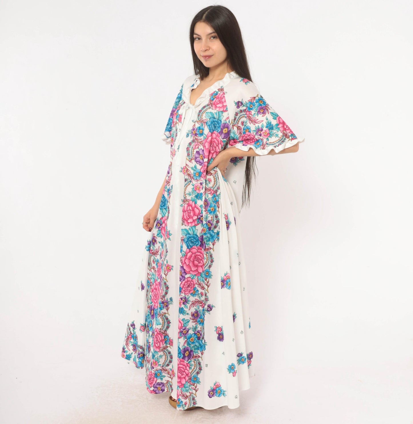 80s White Floral Maxi Housecoat Rose Print Ruffle Neckline Zip Robe Medium Large