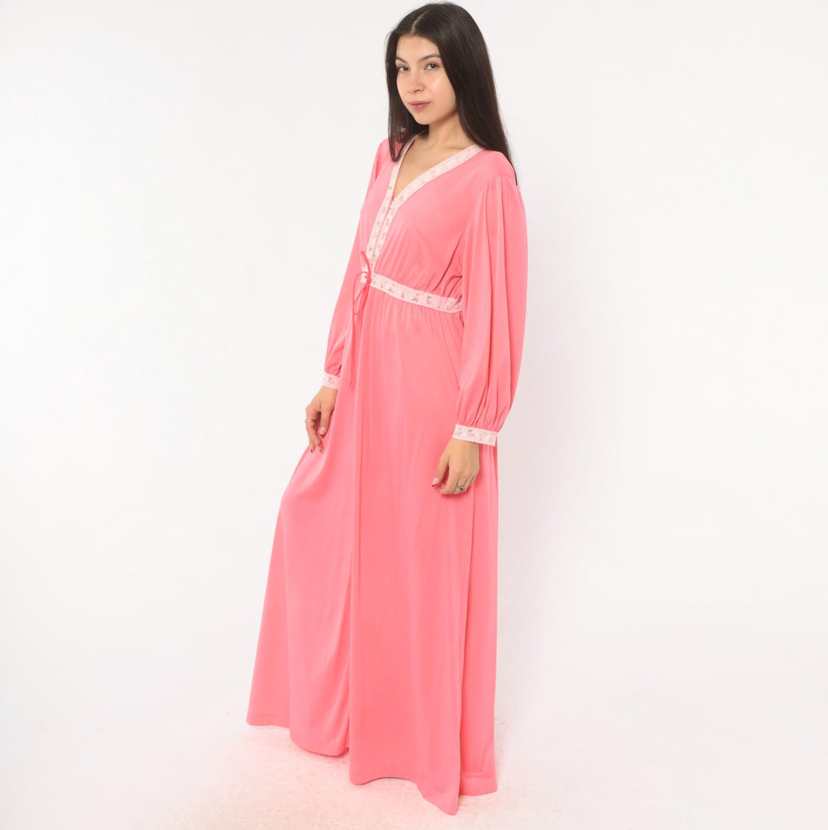 70s Coral Pink Maxi Robe Floral Lace Trim V-Neck Balloon Sleeve Large L