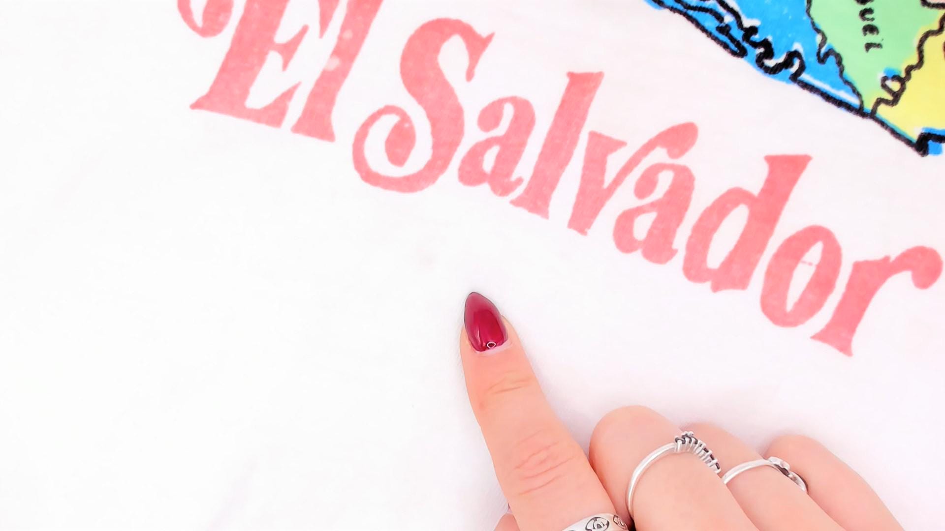 2000s El Salvador Map Heart Balloon Graphic White Cotton Tee Large L