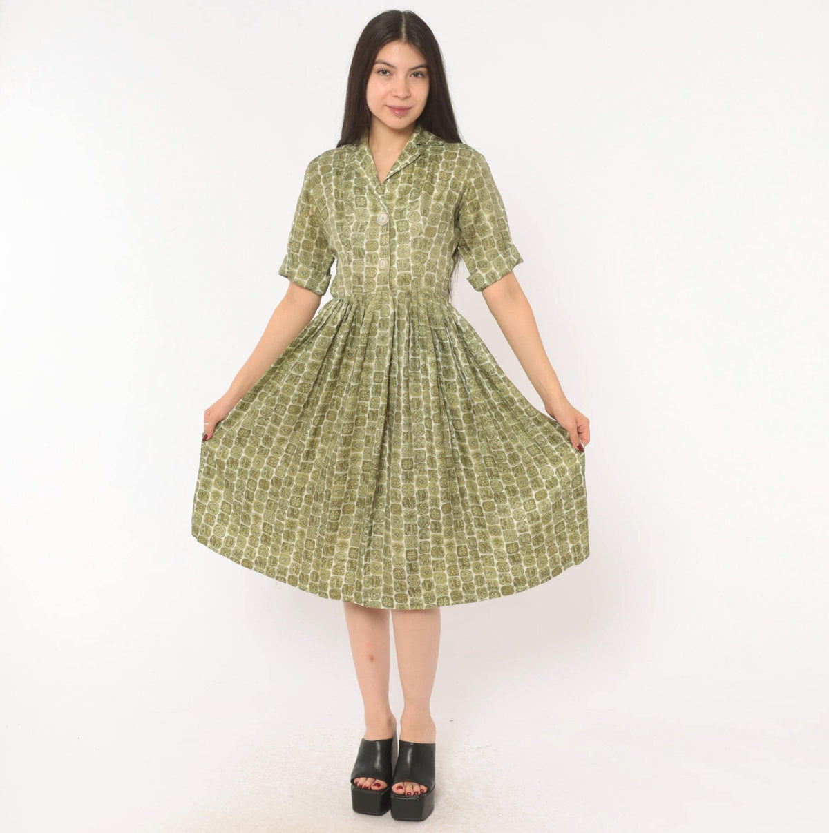60s Olive Medallion Shirtdress Pleated Skirt Notched Collar Cream Small S