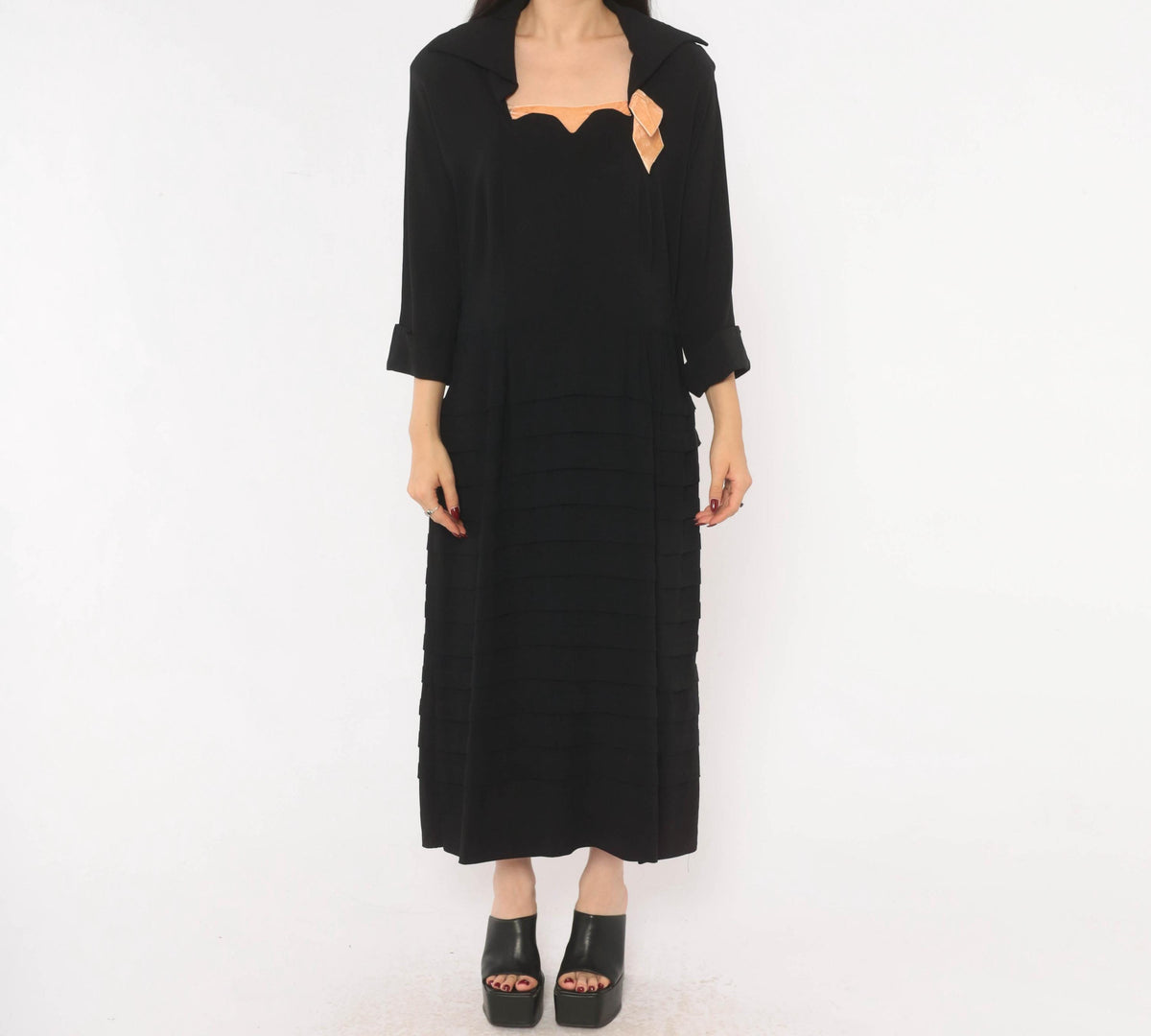 1940s Black Velvet Maxi Dress Scalloped Neckline Tiered Skirt Extra Large XL