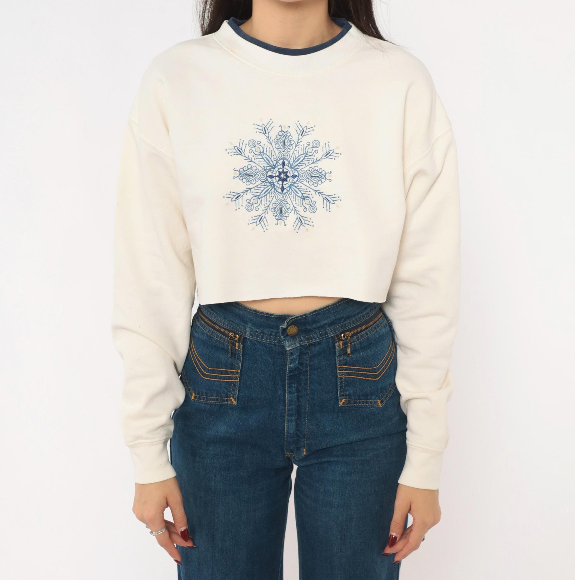 90s M&C Sportswear Snowflake Mandala Embroidered Crop Sweatshirt Cream Navy Medium