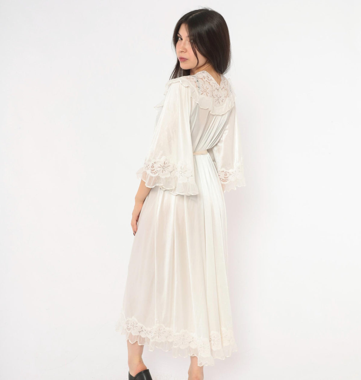 80s White Lace Peignoir Robe Bell Sleeve Floral Yoke Ankle Length Medium