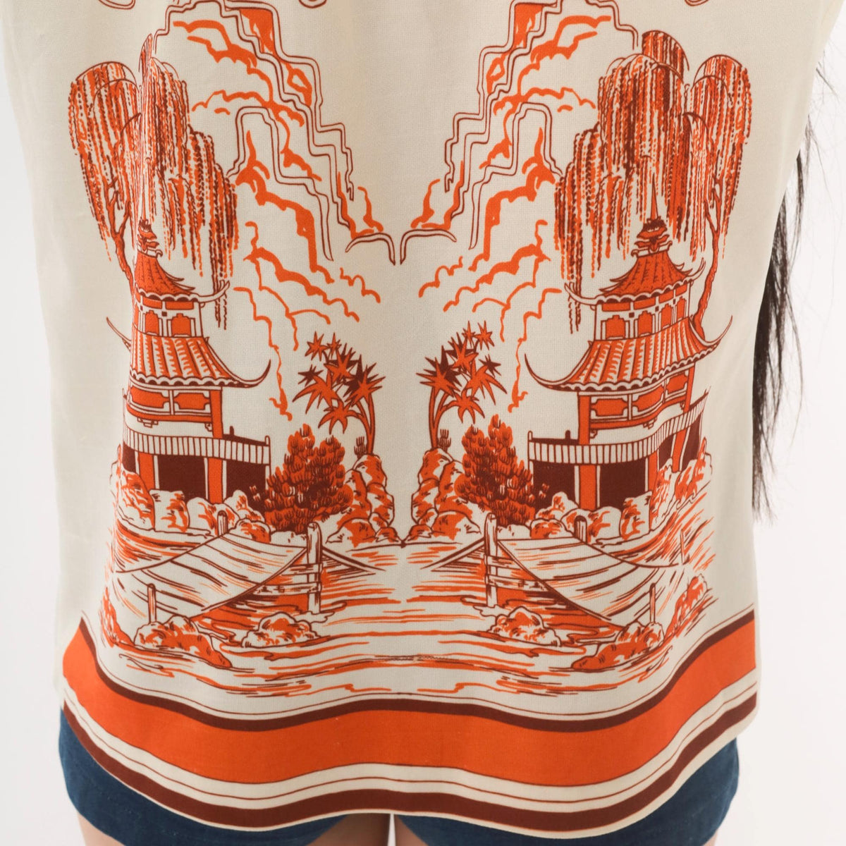 70s Pagoda Willow Tree Scenic Print Blouse Cream Orange Pointed Collar Medium