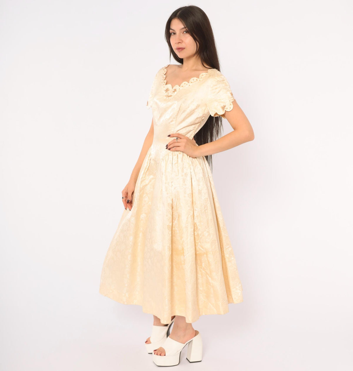 1950s Cream Paisley Jacquard Dress Beaded Sweetheart Neckline Drop Waist Medium