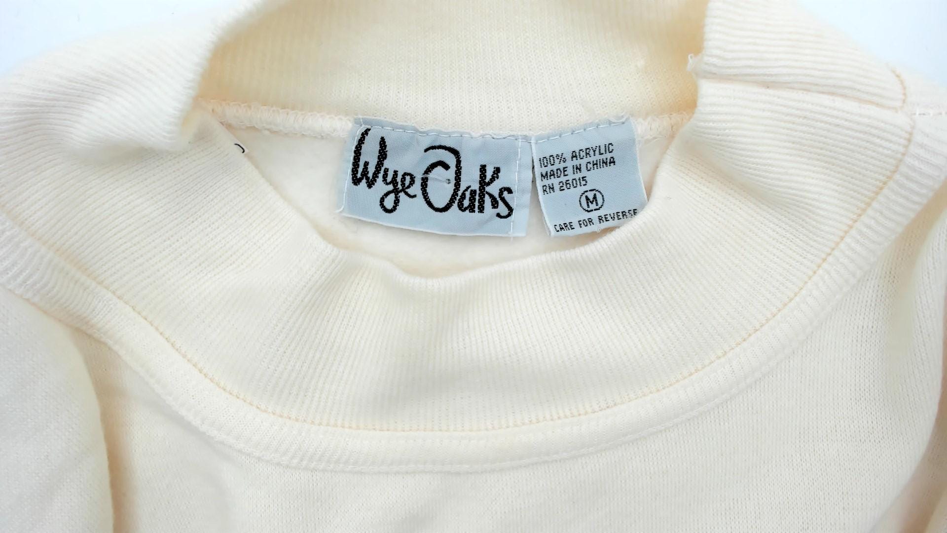 90s Wye Oaks Cream Striped Crewneck Sweatshirt International Flags Patch Medium M