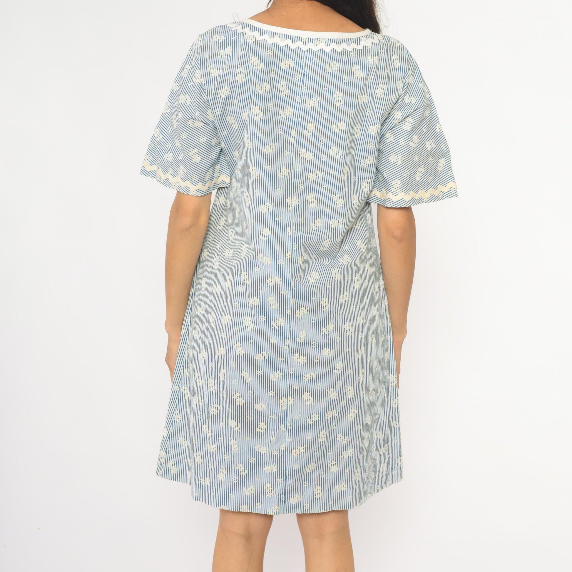 60s Blue White Striped Shift Dress Floral Embroidered Scalloped Trim Medium