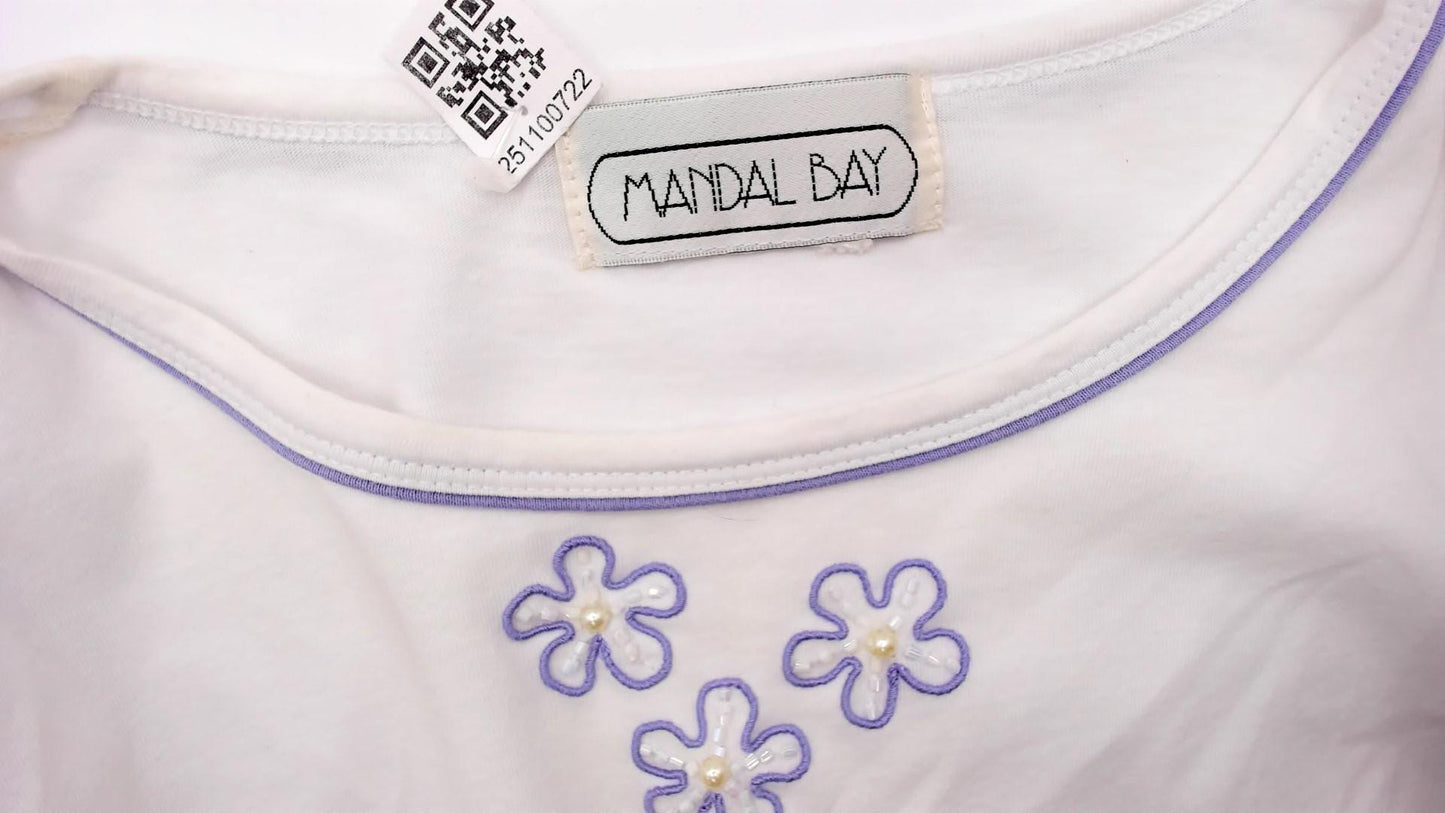 90s White Cotton Tee Embroidered Purple Flowers Pearl Centers Large L