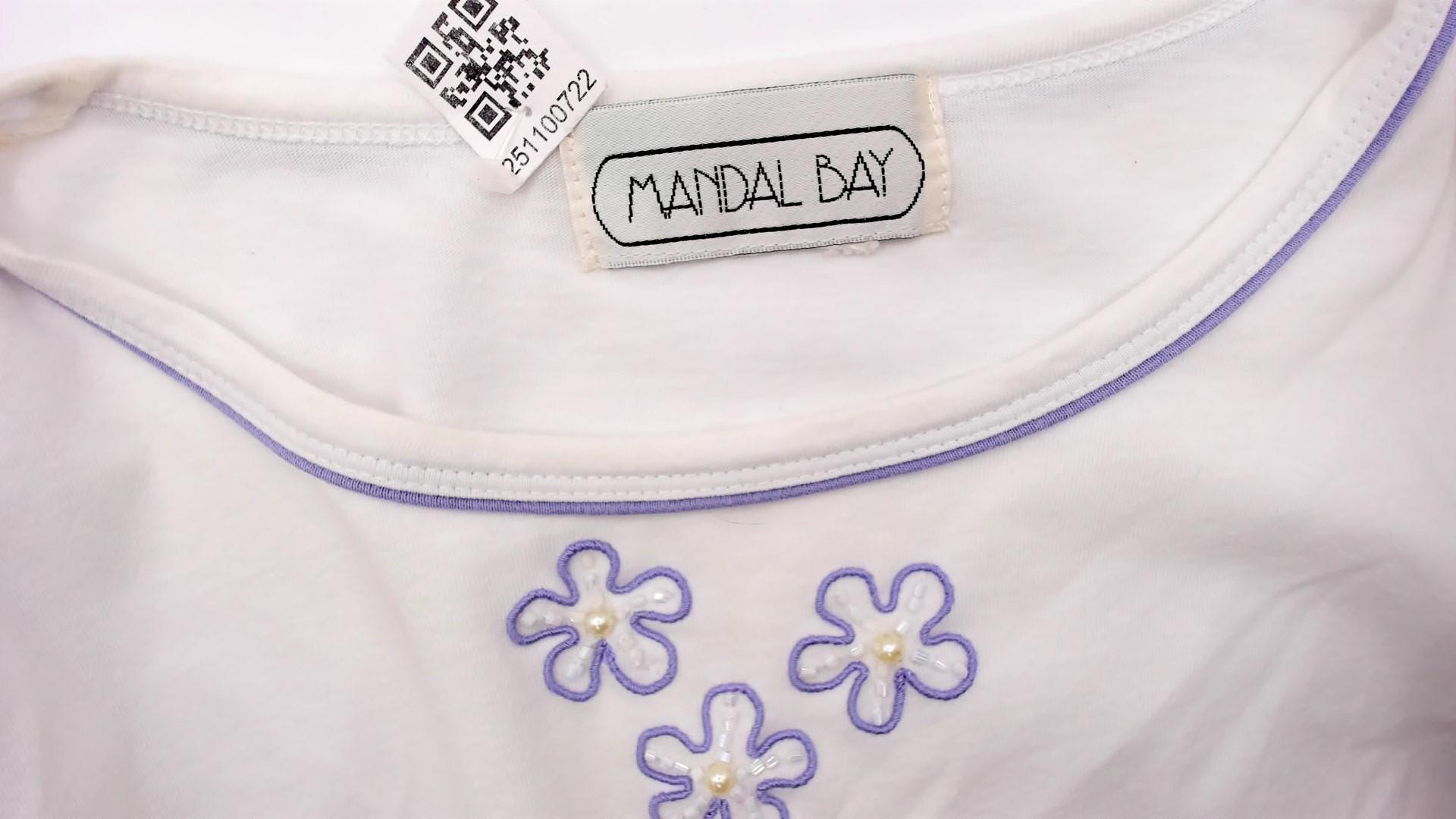 90s White Cotton Tee Embroidered Purple Flowers Pearl Centers Large L