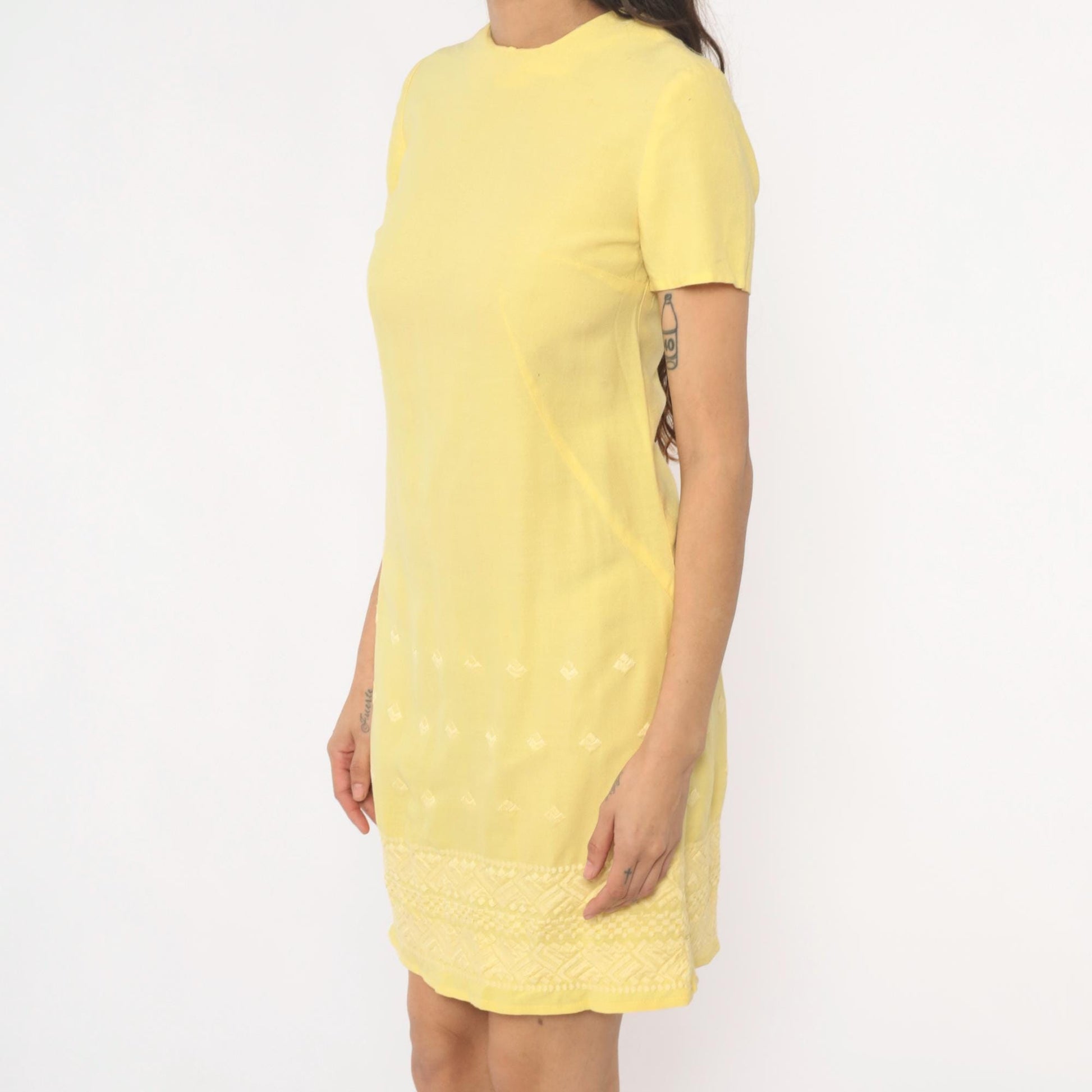 60s Yellow Mini Shift Dress Embroidered Geometric Border Short Sleeve Extra Small XS