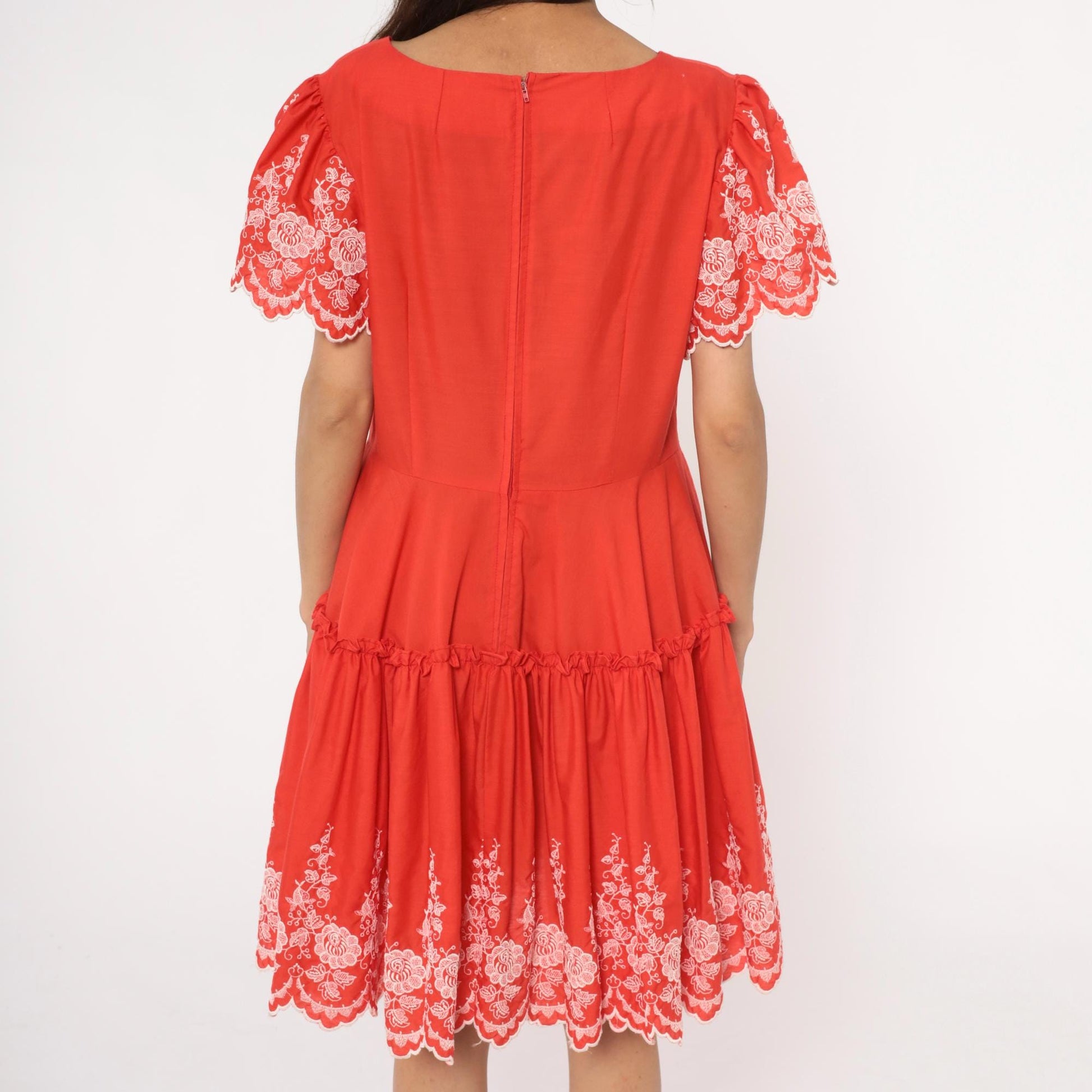 70s Coral Red Prairie Dress White Lace Sweetheart Neckline Tiered Skirt Medium M