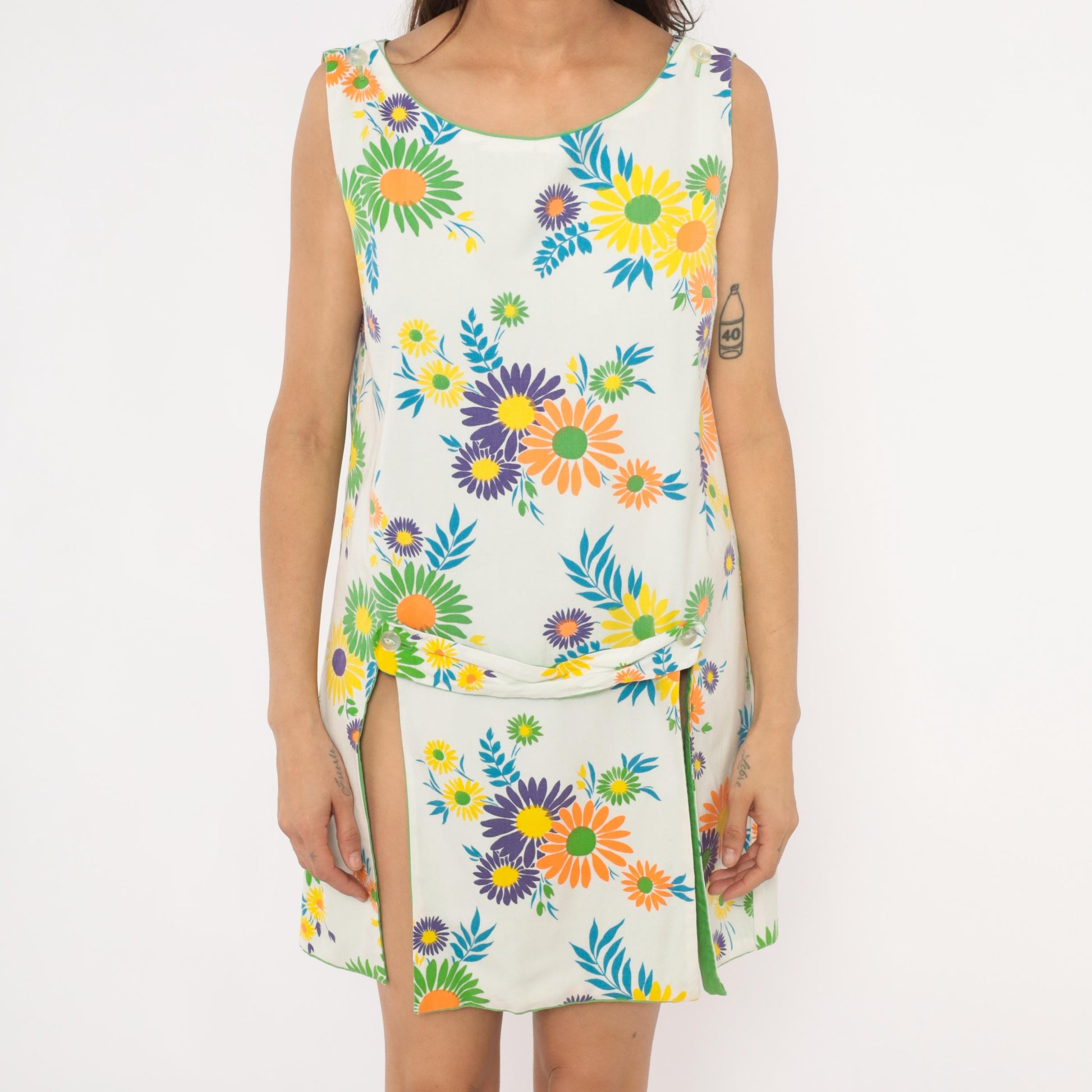 70s Daisy Print Sleeveless Shift Dress White Floral Mini Scoop Neck Small